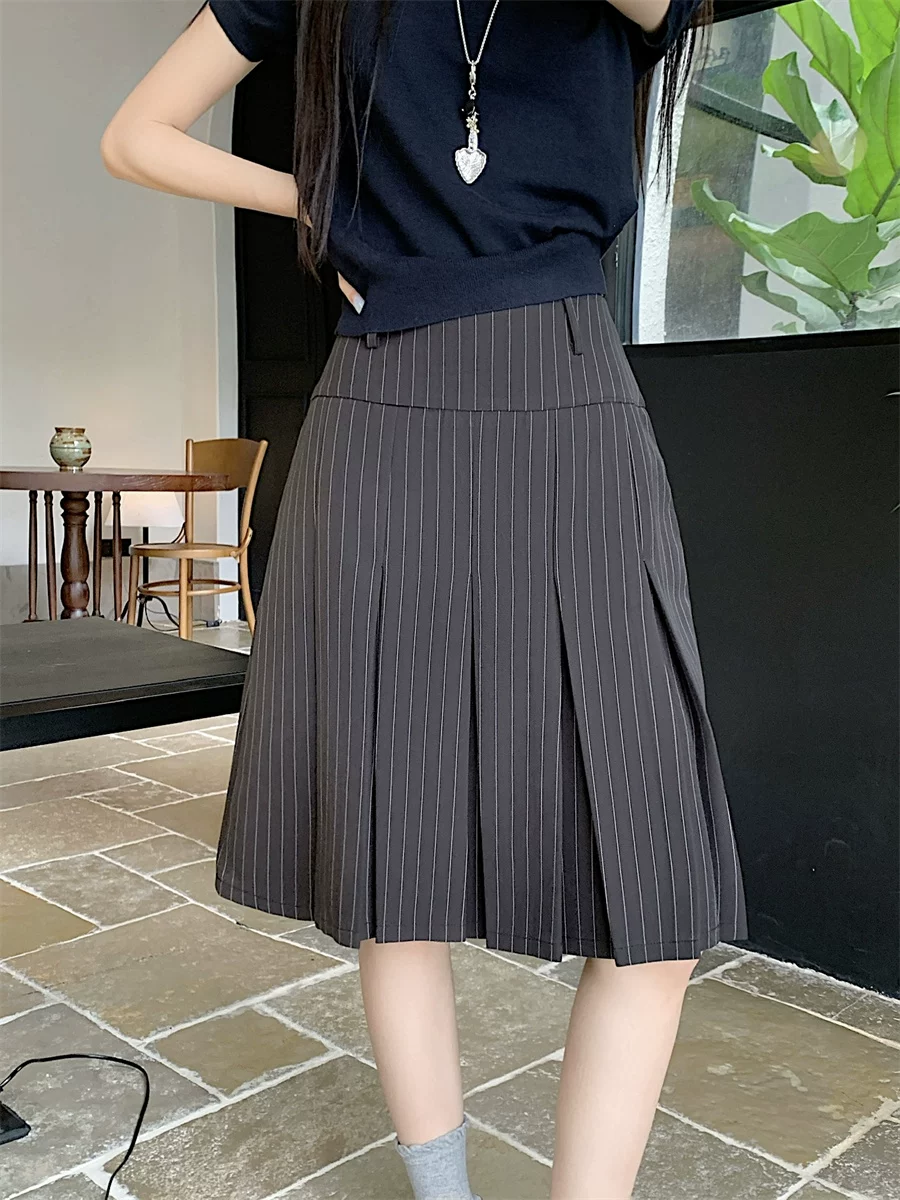 Váy sọc cao cấp dành cho nữ, kiểu mới hè 2025, váy xếp ly dáng suông size lớn, váy midi chữ A cao eo tôn dáng.