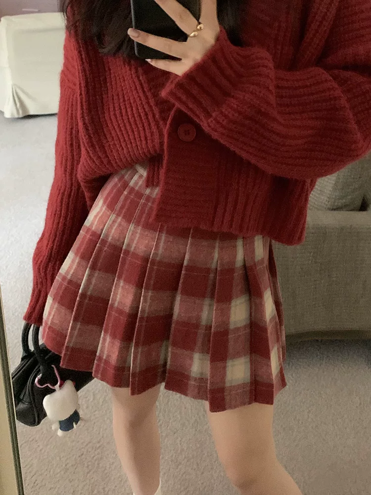 Váy xếp ly kẻ sọc đỏ cổ điển bằng len cỡ lớn dành cho nữ, mùa thu đông, váy ngắn chữ A eo cao thon gọn dành cho người nhỏ nhắn.