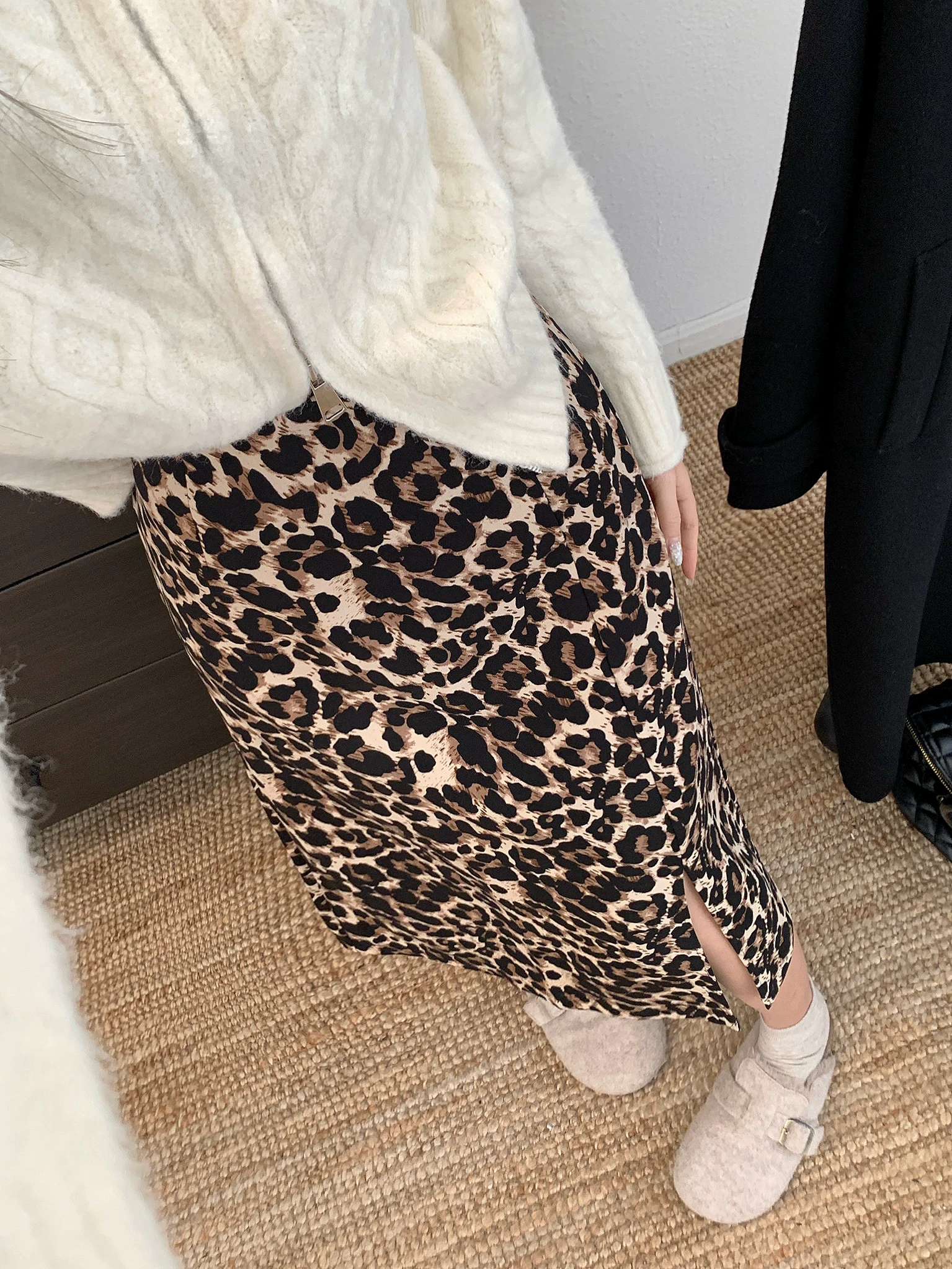 Váy in họa tiết da báo cạp cao cỡ lớn dành cho nữ, váy xẻ tà bên hông co giãn cạp cao mùa thu đông, váy midi chữ A thon gọn và thanh lịch.