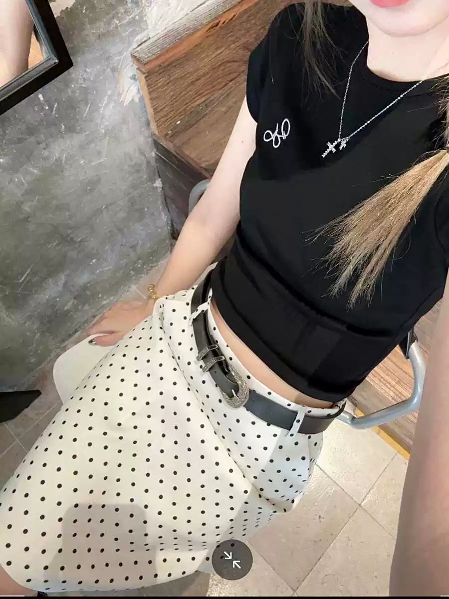 Váy midi chấm bi trắng, váy chữ A dáng ôm đa năng lưng cao mùa xuân hè mới, váy midi tôn dáng phong cách preppy.