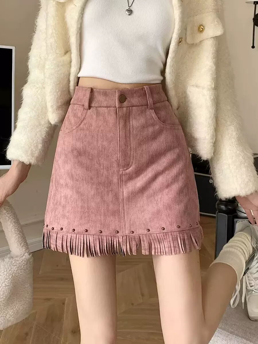 Váy viền tua rua kiểu Mỹ dành cho nữ, mùa thu đông, phụ nữ hơi mũm mĩm, lưng cao, thon gọn, váy ngắn ôm sát dáng chữ A bằng da lộn màu hồng.