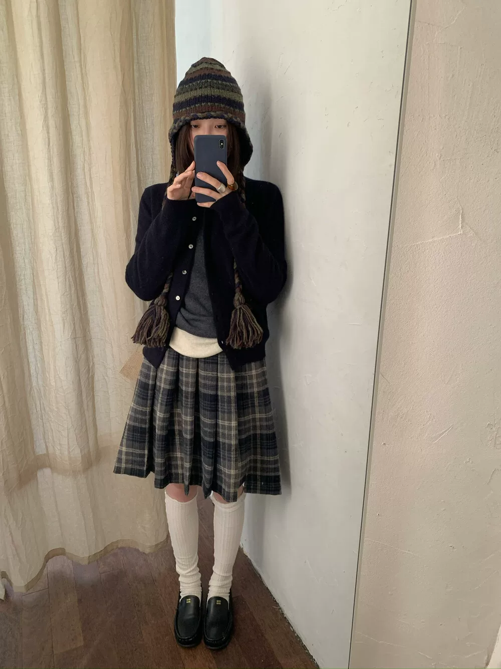 Váy xếp ly kẻ sọc len cỡ lớn dành cho nữ, váy chữ A cạp cao mùa thu đông, váy midi họa tiết phong cách đại học giúp thon gọn.