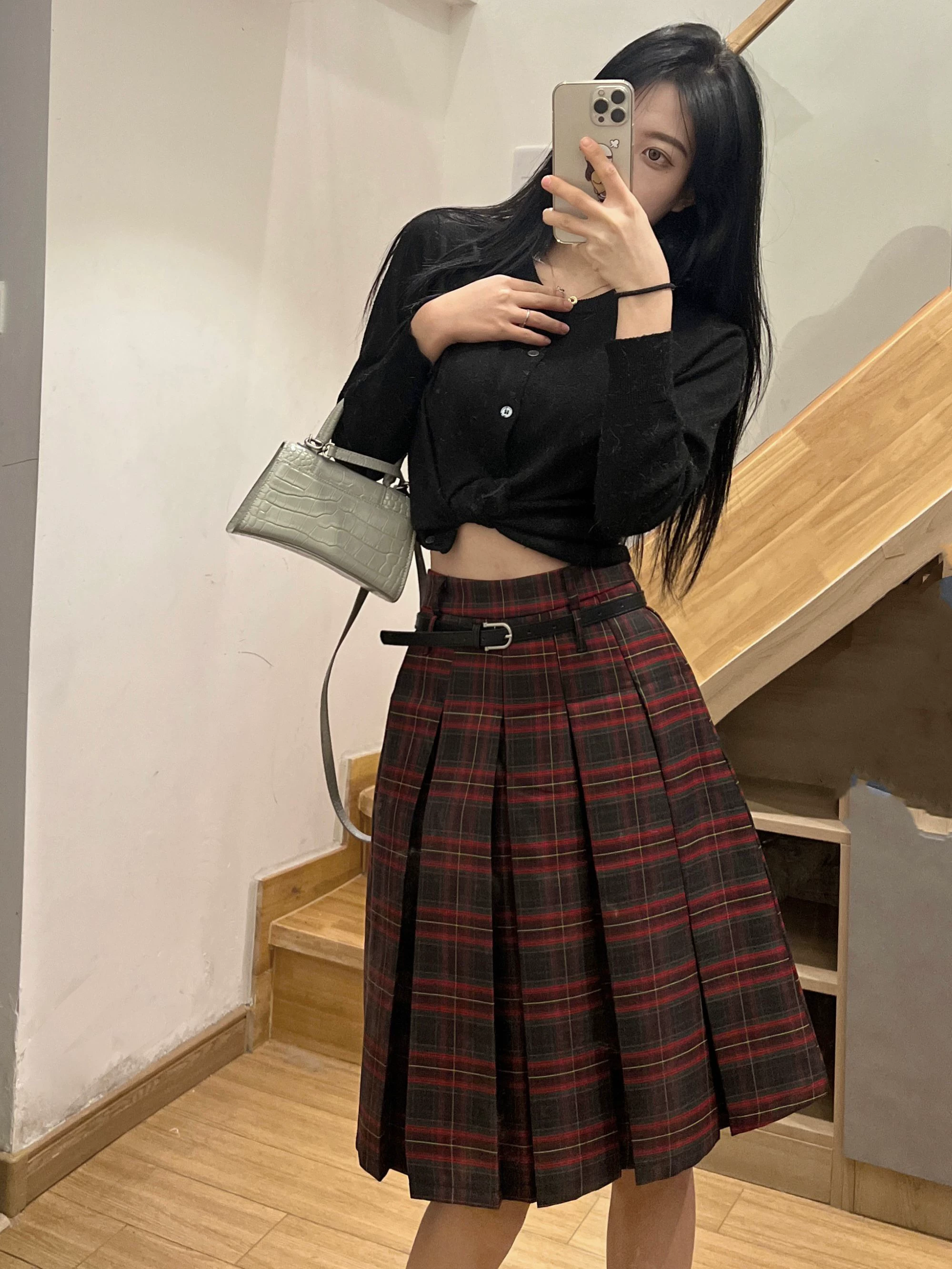 Váy xếp ly kẻ sọc, váy dài vừa phải dành cho nữ, mùa thu, cỡ lớn, lưng cao, phong cách preppy, váy chữ A che hông, váy ngắn kẻ sọc đỏ