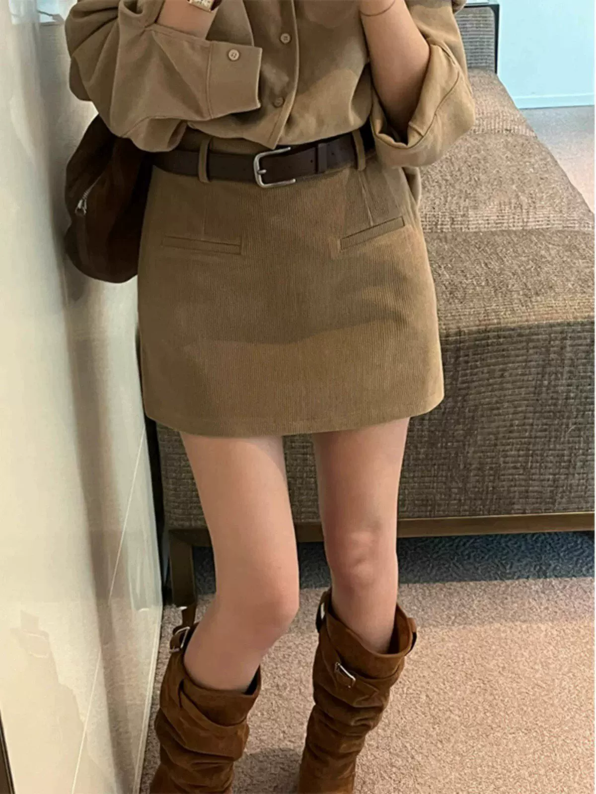 Váy nhung kẻ màu nâu dành cho nữ, mùa thu đông, cỡ lớn, lưng cao, tôn dáng, váy nhỏ nhắn, váy bút chì chữ A che hông.