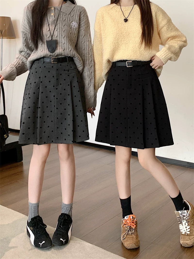 Váy xếp ly chấm bi màu xám cỡ lớn dành cho nữ, dài vừa phải, mùa thu đông, váy chữ A cạp cao che hông với thiết kế thời trang, váy nửa thân ôm sát cơ thể.