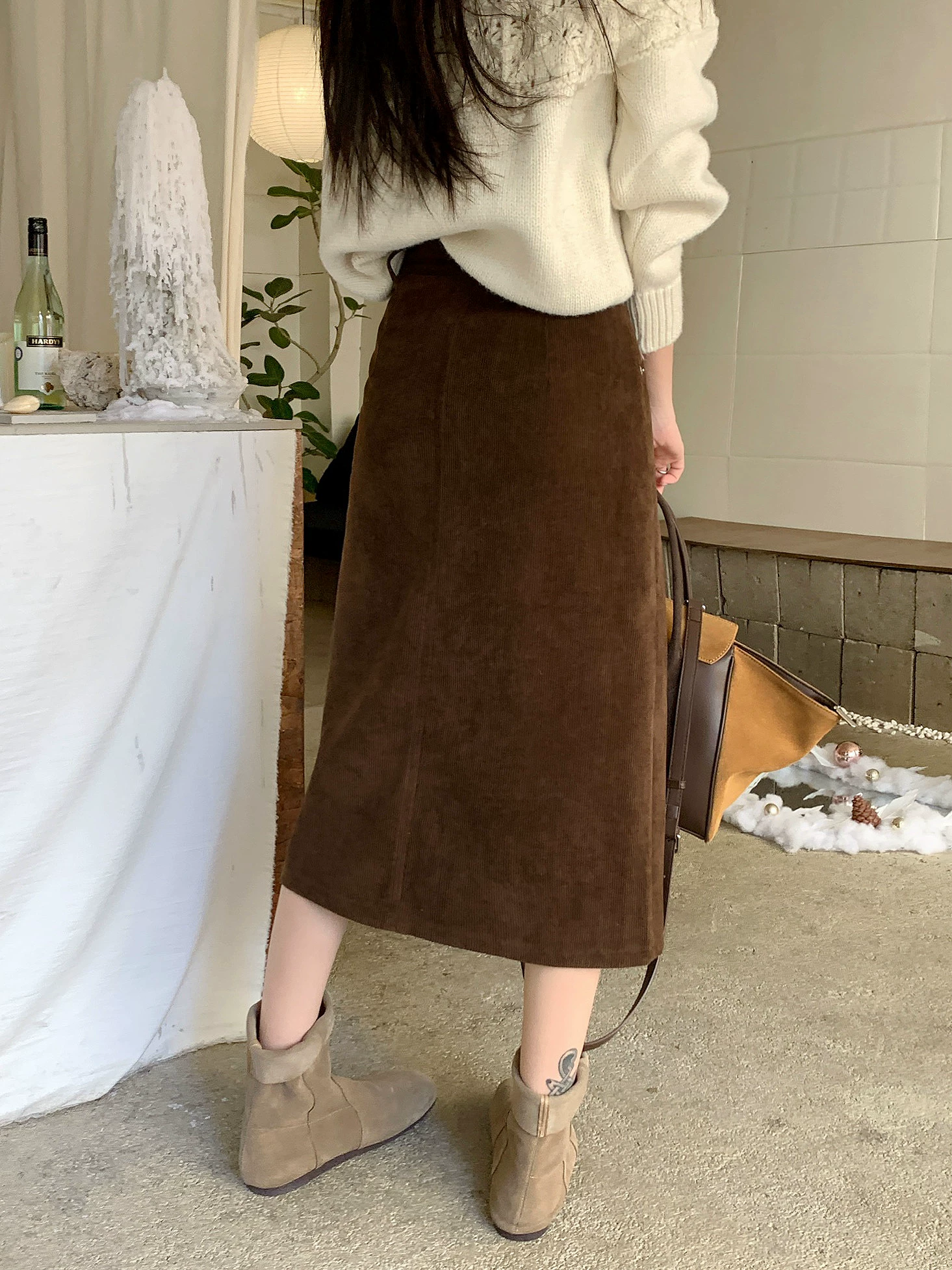 Váy màu cà phê cổ điển cỡ lớn dành cho nữ, váy chữ A cạp cao che hông mùa thu đông, váy midi ôm hông xẻ tà tôn dáng.