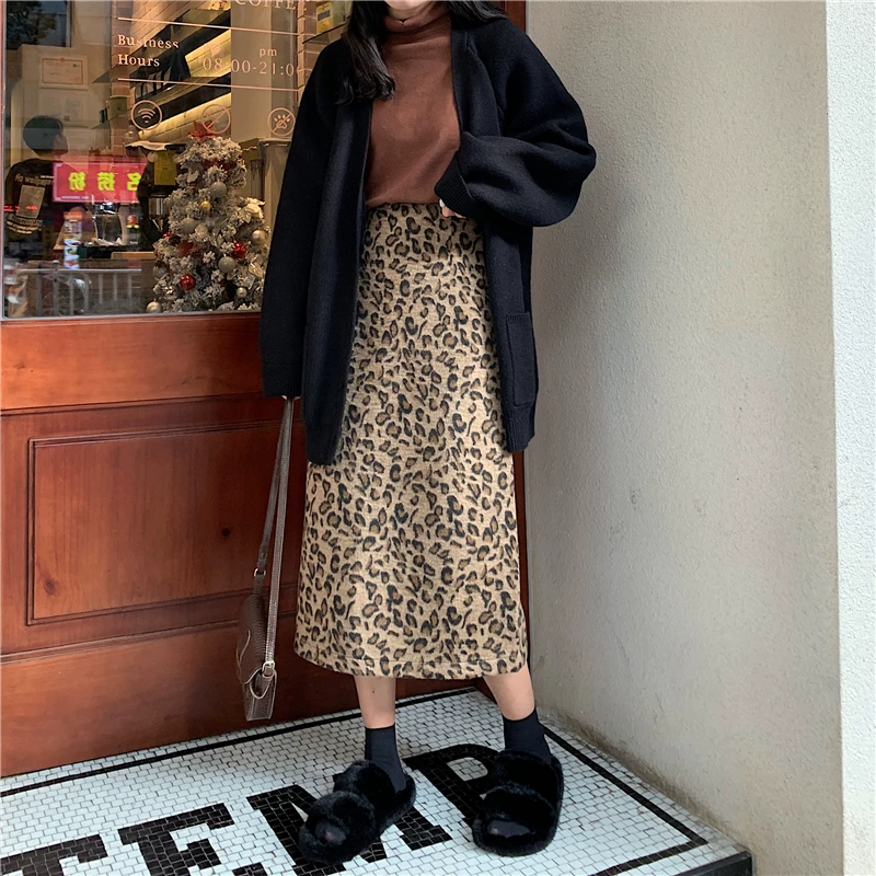 Váy xẻ tà lưng cao dài ngang đùi in họa tiết da báo bằng len cỡ lớn dành cho nữ, kiểu dáng thu đông mới, ôm hông và tôn dáng cho phụ nữ mũm mĩm.