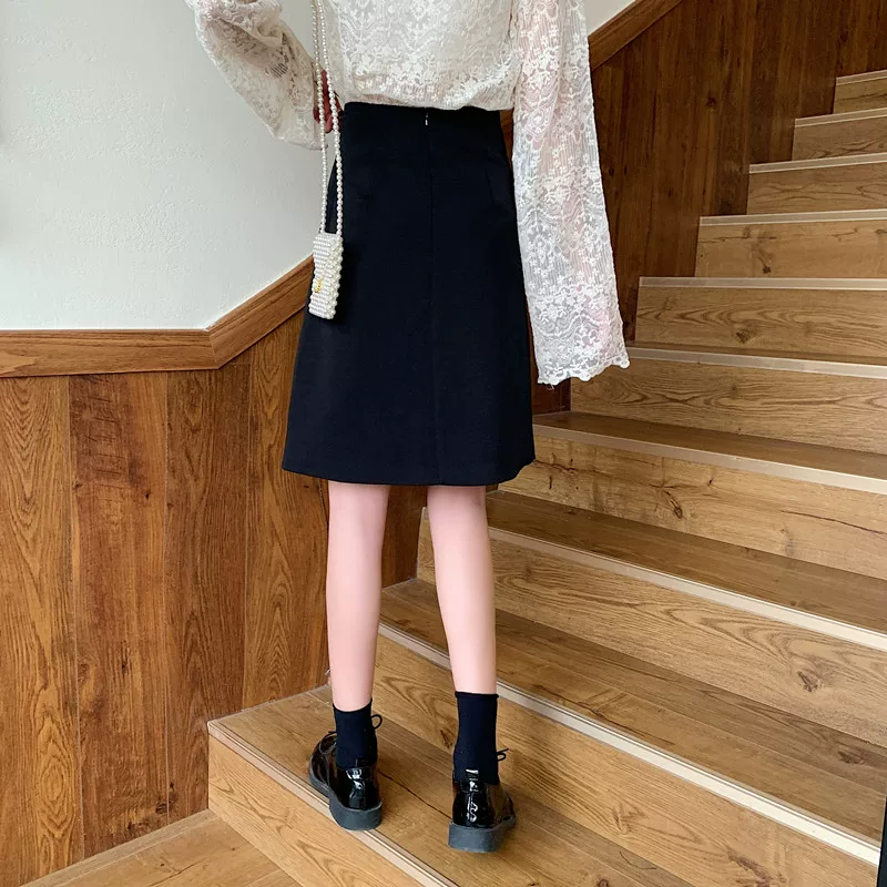 Váy cạp cao dáng bất đối xứng size lớn cho nữ, váy ôm hông dài qua gối size lớn (plus-size), kiểu mới hè 2025, váy chữ A dài trung bình đơn giản.