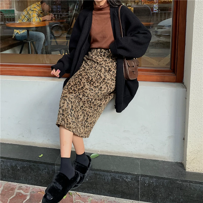 Váy xẻ tà lưng cao dài ngang đùi in họa tiết da báo bằng len cỡ lớn dành cho nữ, kiểu dáng thu đông mới, ôm hông và tôn dáng cho phụ nữ mũm mĩm.