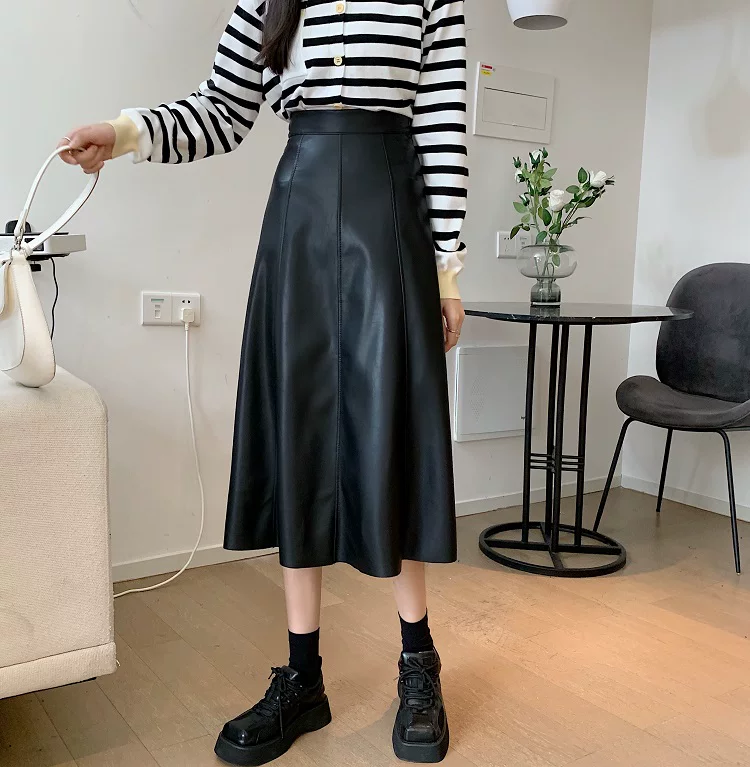 Chân váy da PU cao cấp dáng chữ A xòe dài trung bình, cạp cao, size lớn, mùa Thu/Đông 2025, có xếp ly và kiểu dáng ô dù