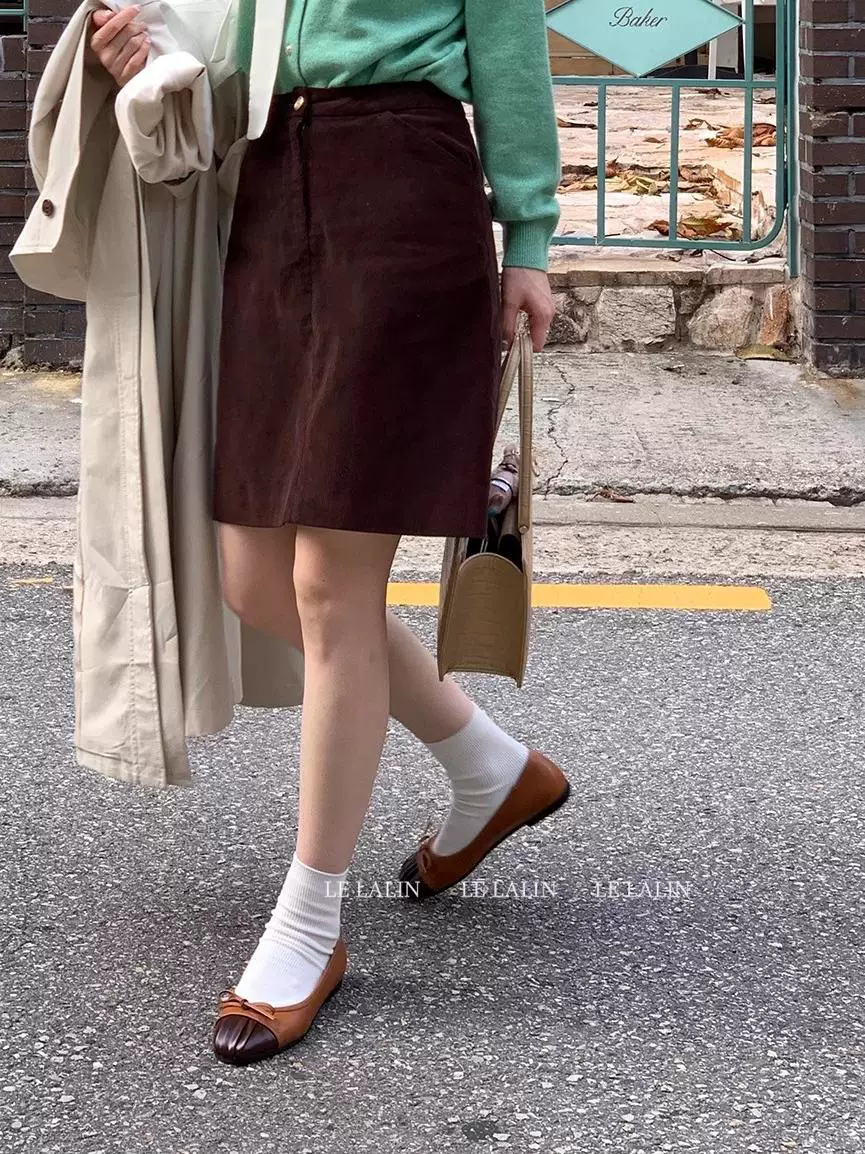 Váy midi nhung kẻ màu nâu cỡ lớn dành cho nữ, váy chữ A cạp cao tôn dáng mùa thu đông, váy ngắn ôm hông chống lộ.