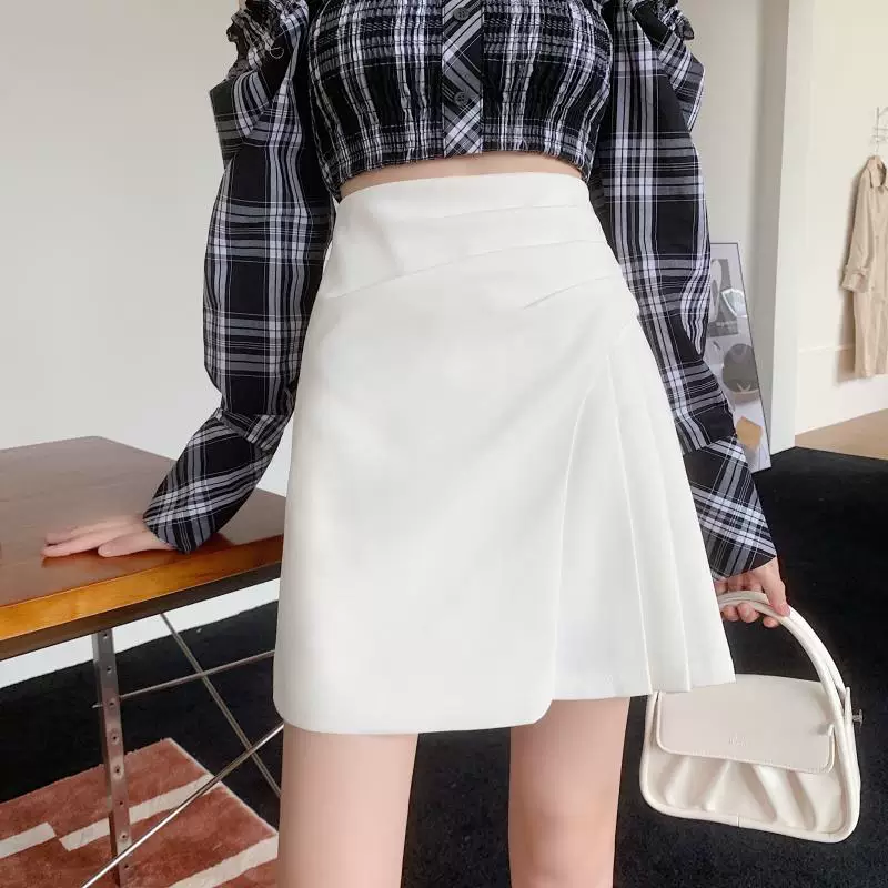 Váy xếp ly màu trắng cỡ lớn dành cho nữ, váy chữ A giảm béo mùa xuân hè dành cho những cô nàng mũm mĩm, váy ngắn xếp ly không đều với thiết kế chống lộ.