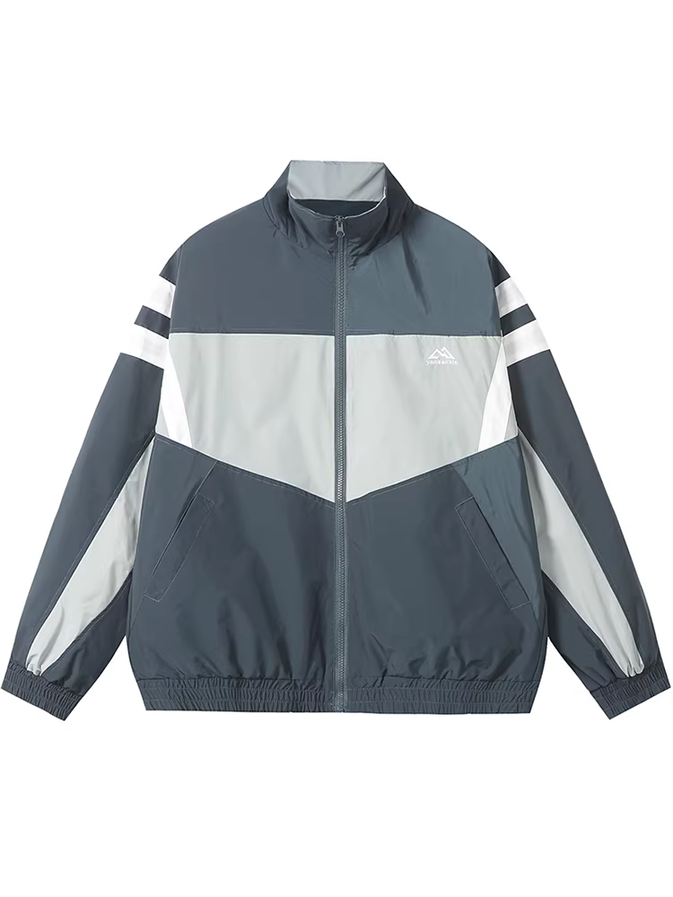 Từ sao Hỏa, hãy hoàn toàn hòa mình vào xu hướng quốc gia với chiếc áo khoác có khóa kéo cổ đứng phối màu chắp vá dành cho các cặp đôi này.