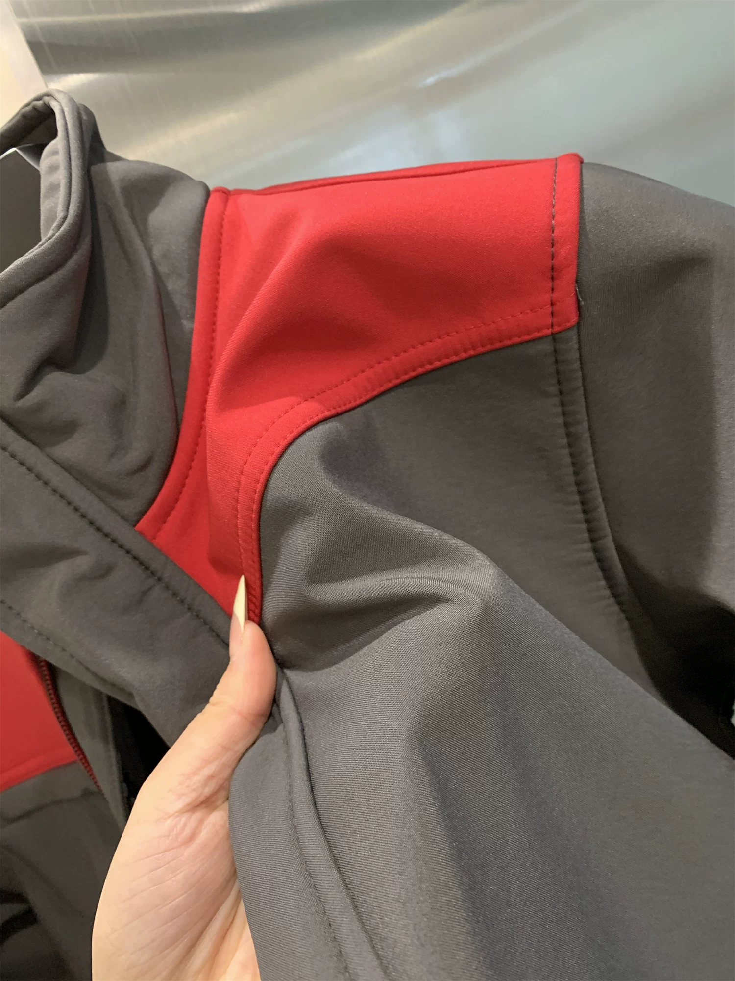 Don Quixote du hành khắp châu Âu! Chuyuan! Áo khoác nam ngoài trời mỏng, chống gió và giữ ấm, cổ đứng, mùa xuân thu.