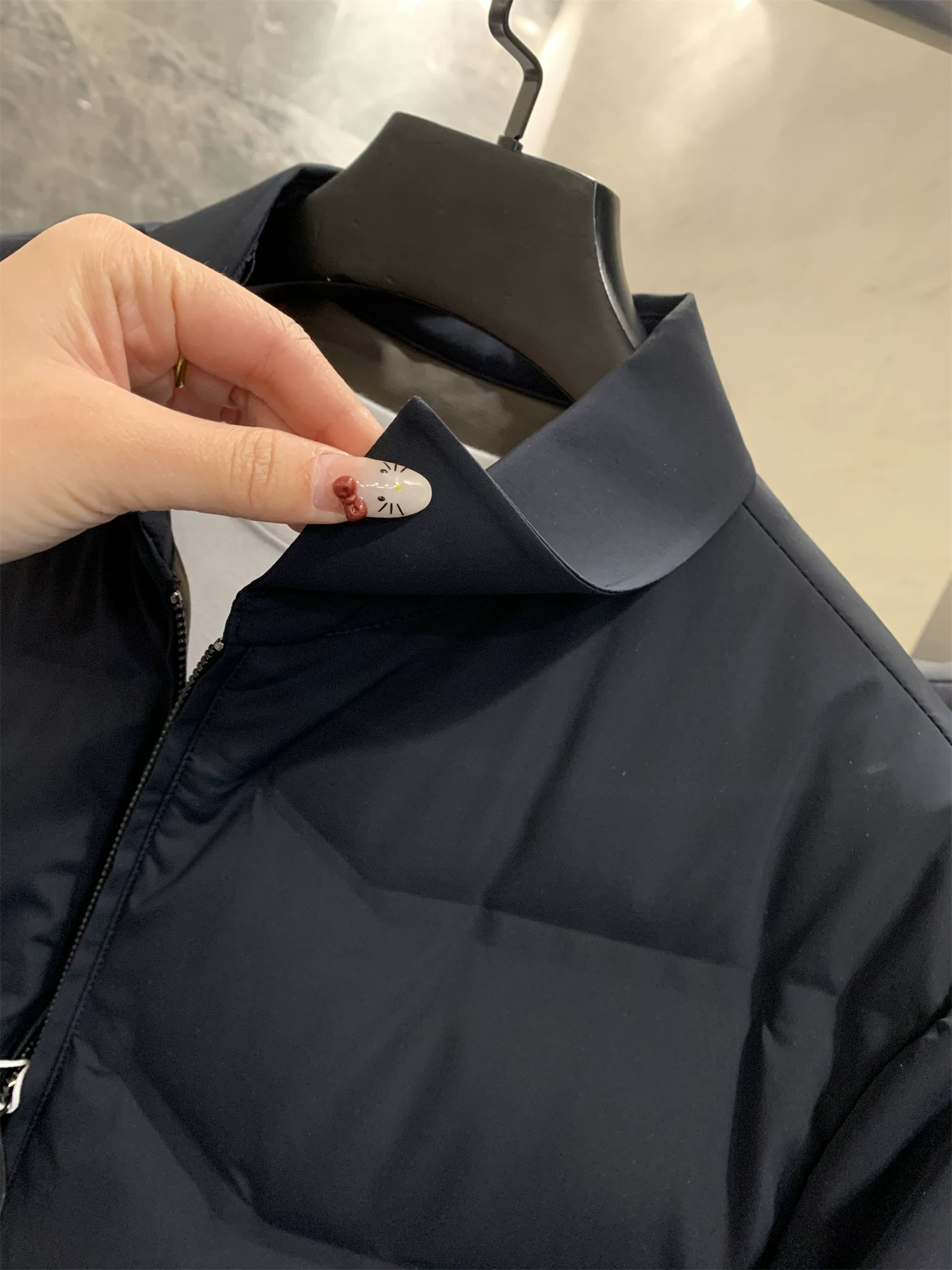 Áo khoác lông vũ nam Don Quixote Milk Silk + 90% lông vũ trắng! Áo khoác mùa đông có cổ phối chất liệu cotton lụa, lót lông vũ.