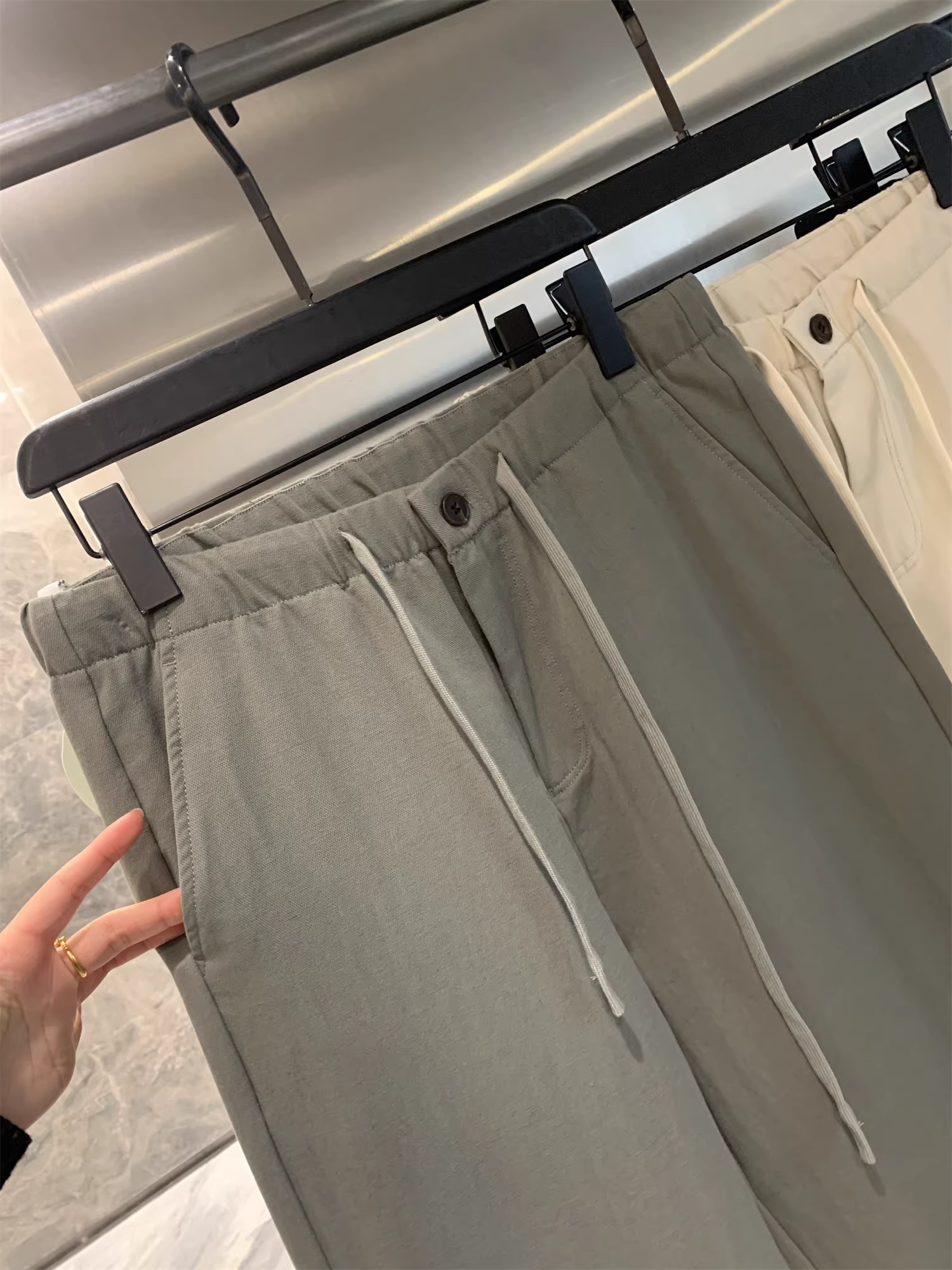 Vải lanh pha trộn được dệt thủ công Don Quixote! Xu hướng quần âu nam mới mùa xuân, nhẹ, thoáng khí, mềm mại và thân thiện với làn da.