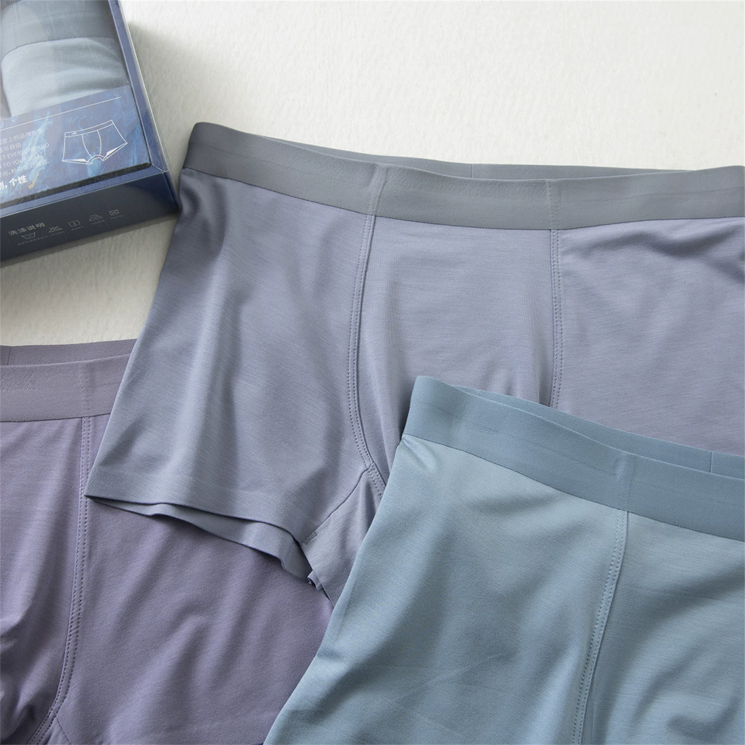 Don Quixote, đồ dùng tuyệt vời! Một hộp chứa ba đôi! Công nghệ liền mạch, thoải mái, co giãn, quần lót nam màu trơn.