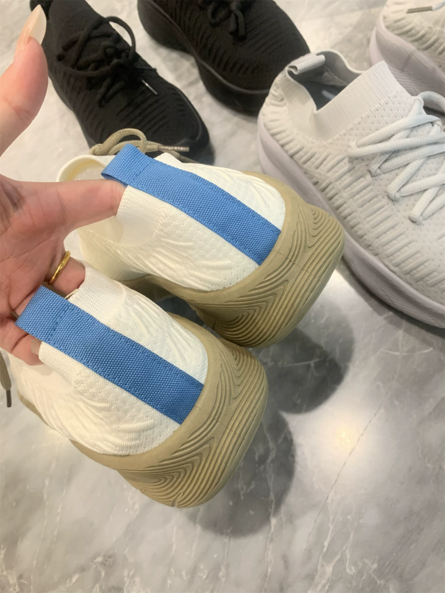 Giày thể thao thời trang Don Quixote ODM bán trực tiếp từ nhà máy! Kiểu dáng đôi! Mặt trên dệt kim thoáng khí mùa hè, phong cách thể thao năng động.