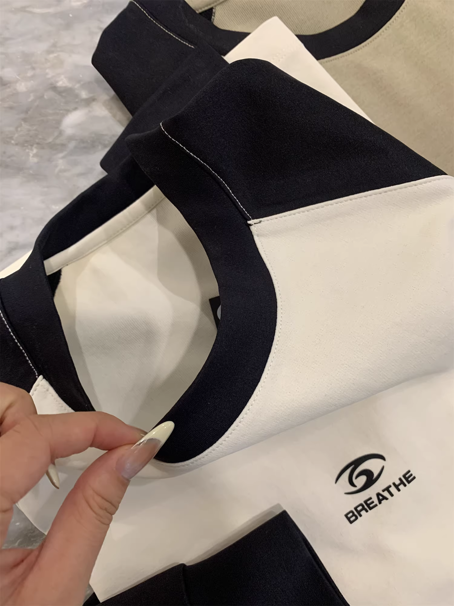 Thiết kế cổ raglan cổ điển của Don Quixote! Áo thun dài tay cổ tròn màu sắc phối hợp phong cách unisex mùa xuân thu, kiểu dáng thời thượng