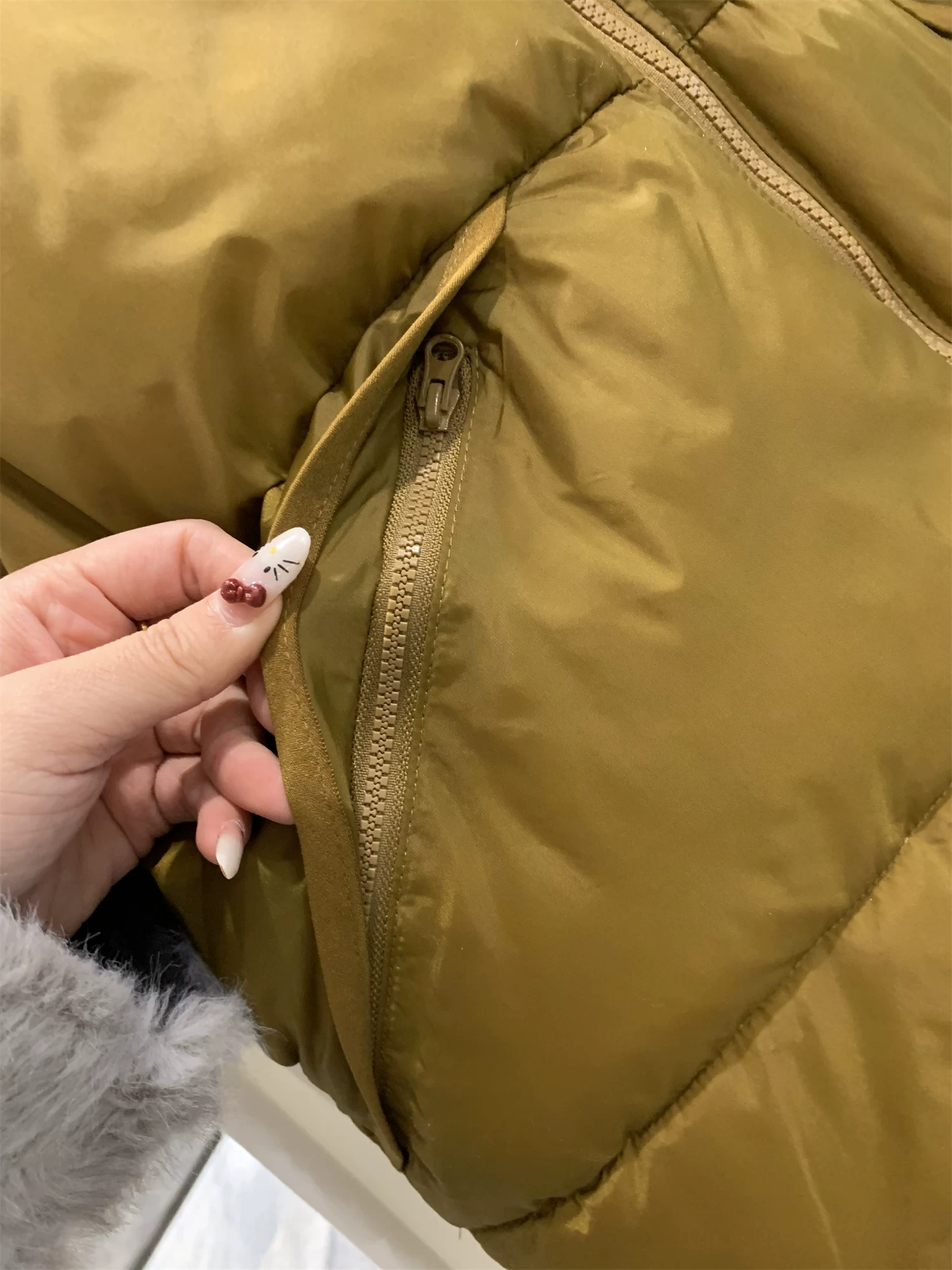 Đặc biệt hàng ngày của Don Quixote! Áo khoác vest cotton cổ đứng, nhẹ, dày dặn, ấm áp, phong cách thường ngày dành cho nam.