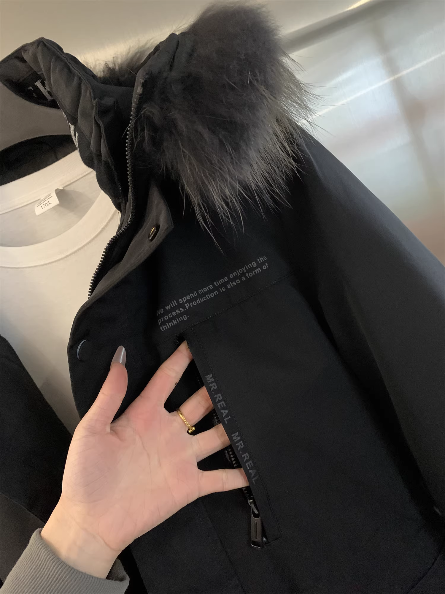 Don Quixote White Duck Down + Cổ áo lông gấu trúc! Áo khoác có mũ trùm đầu dài vừa phải dày và ấm áp mùa đông dành cho nam