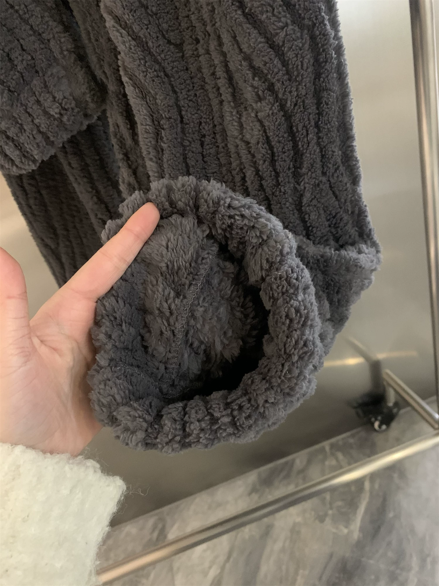 Don Quixote flannel lông cừu san hô! Bộ đồ ngủ và quần nhung mềm mại và ấm áp mùa thu đông dành cho nam giới.