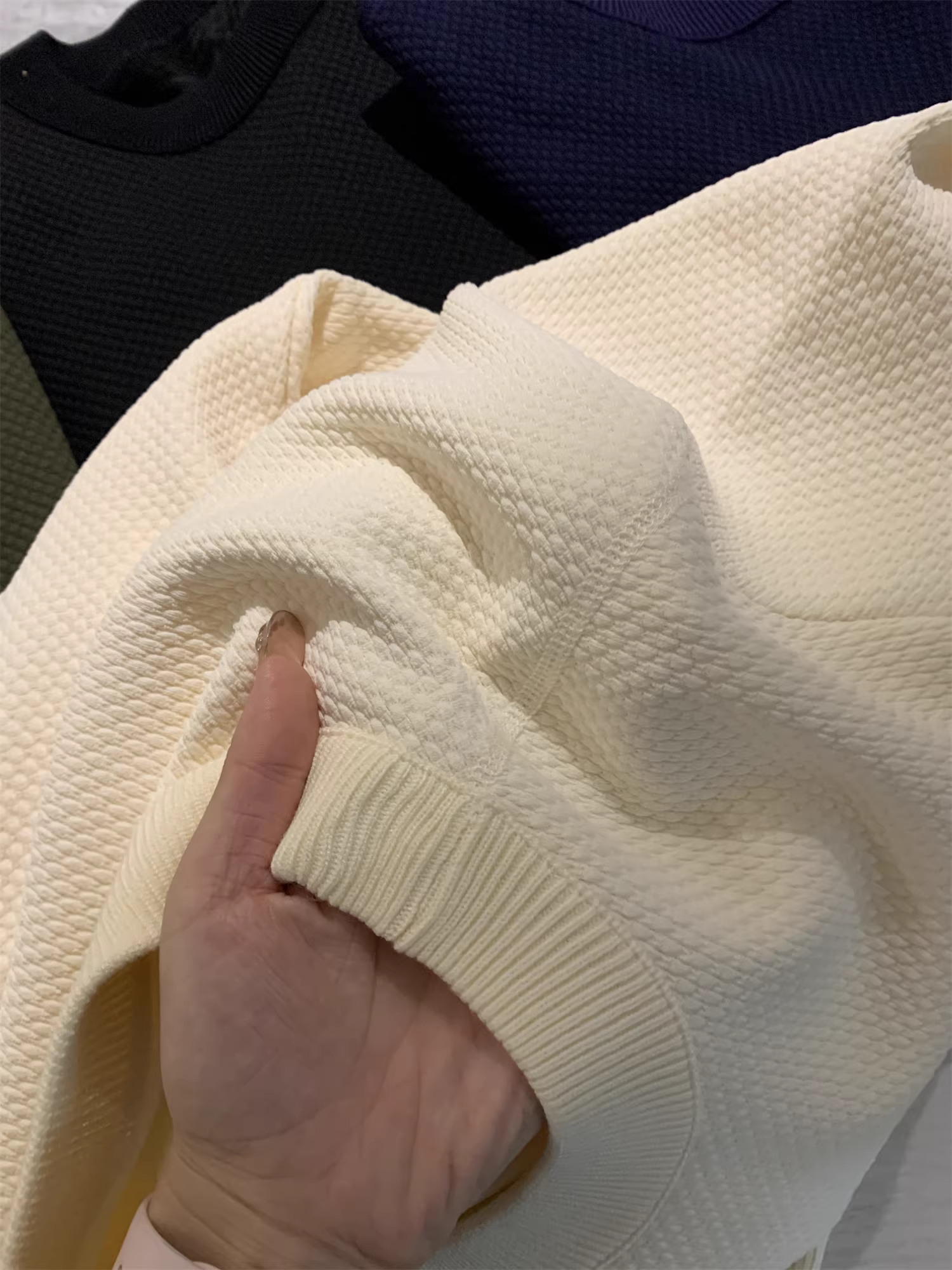 Đơn đặt hàng của công ty Don Quixote! Kết cấu như quả dứa! Áo nỉ cổ tròn chất liệu dày dặn, lót lông cừu, màu trơn, phong cách thường ngày dành cho nam.