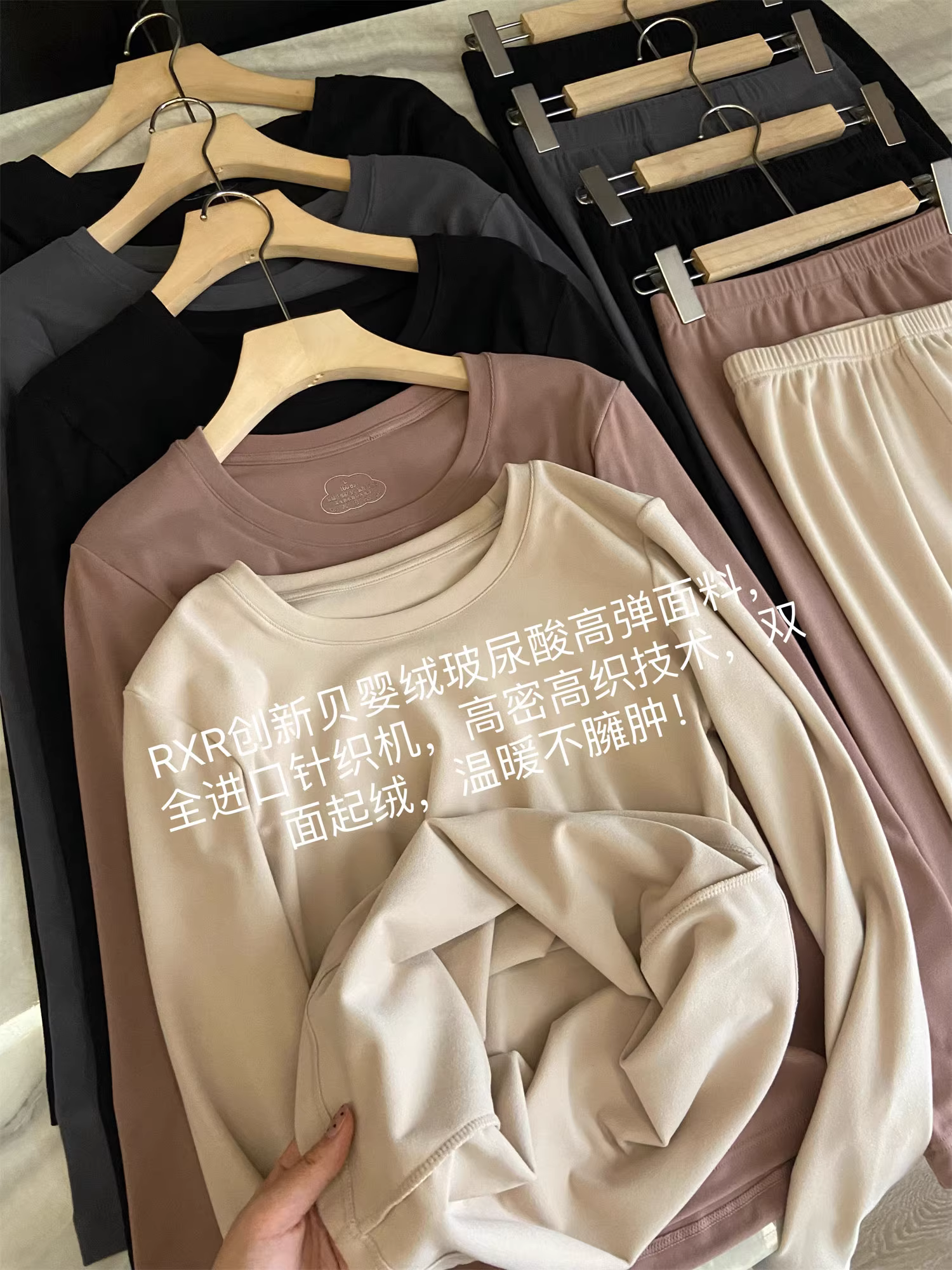 Don Quixote đang giảm giá cực sốc! Chỉ còn 10 chiếc! Bộ đồ ngủ nhung cao cấp RXR có chứa axit hyaluronic, độ đàn hồi cao.