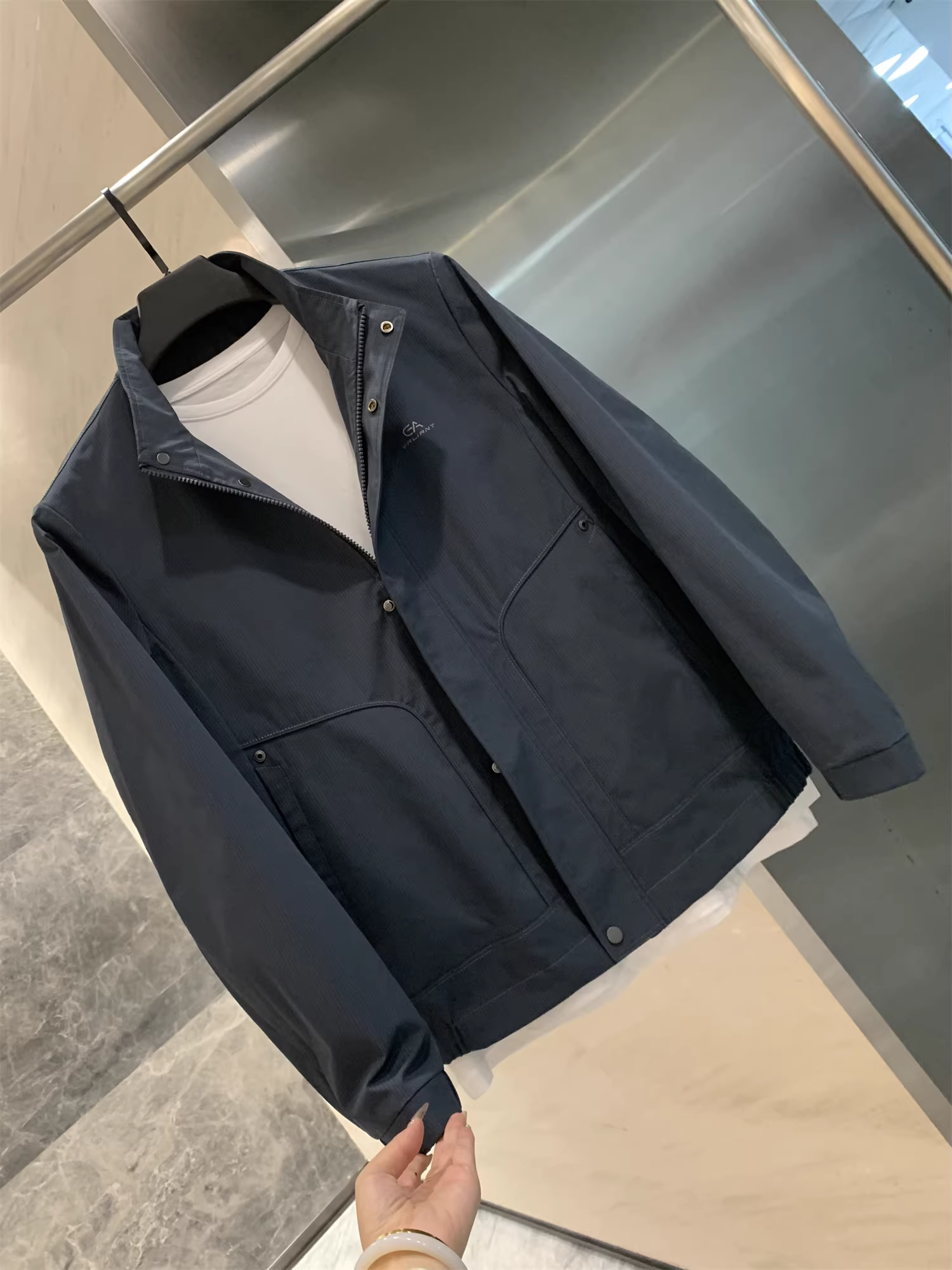 Don Quixote H series! Cổ áo đứng cổ điển! Áo khoác nam cổ đứng cài khuy chống gió mùa xuân thu.