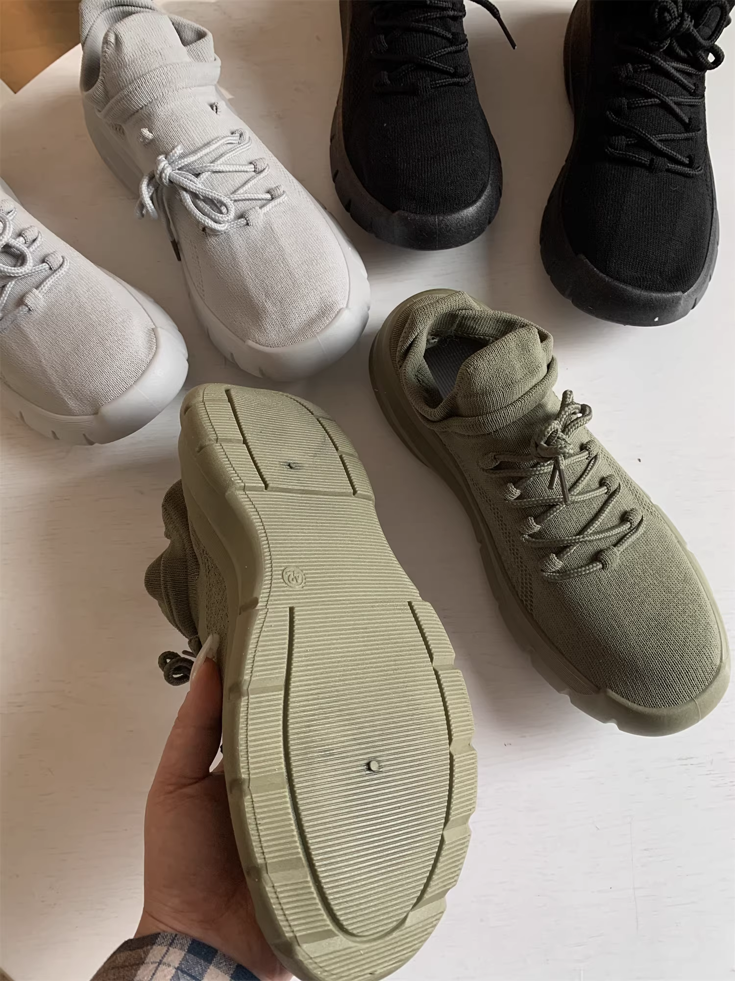 Don Quixote, những đôi giày này thật tuyệt vời! Mặt trên dệt liền thân + đế cao su! Giày thể thao nhẹ và thoáng khí dành cho nam giới vào mùa xuân và mùa hè.