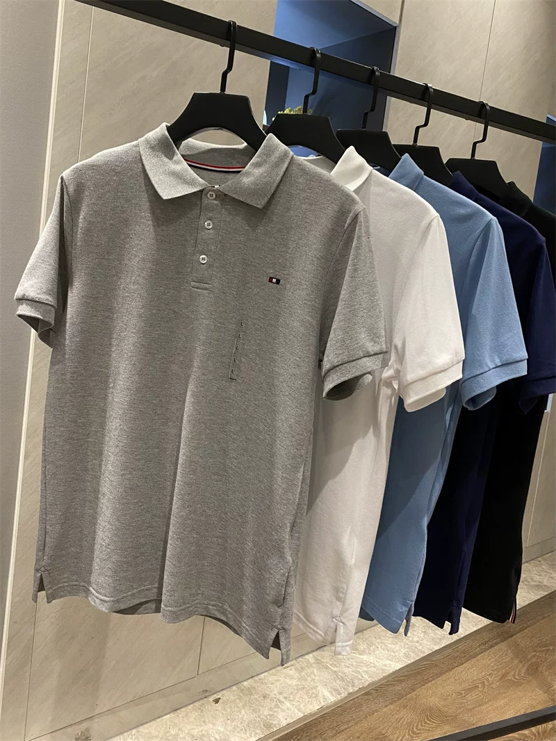 Don Quixote Overseas 600+ sản phẩm đồng bộ! Áo polo nam tay ngắn chất liệu cotton pique ba chiều, thân thiện với da, nhẹ nhàng, kiểu dáng công sở lịch lãm.