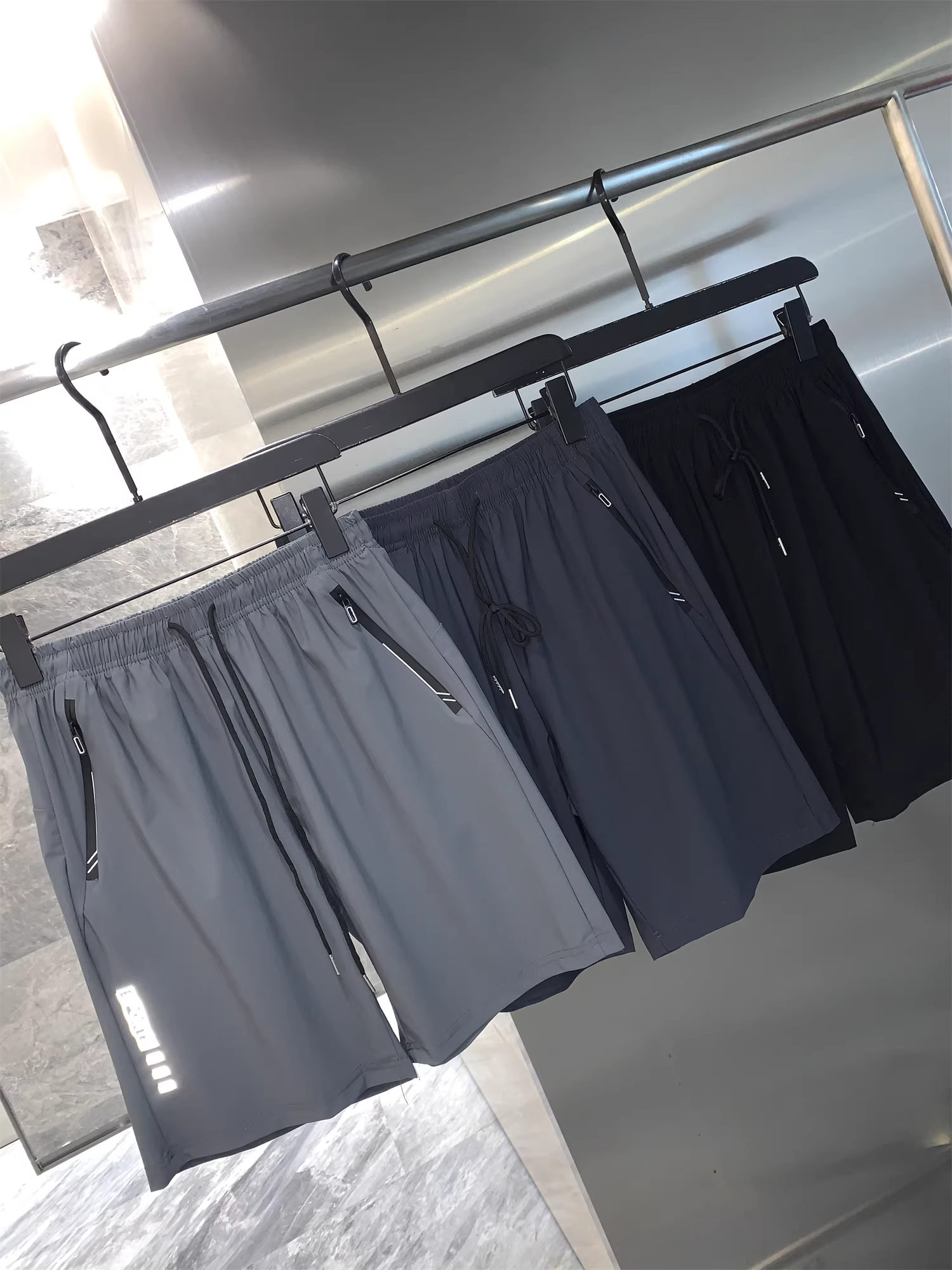 Don Quixote Ice Silk Nhanh khô! Mỏng và thoáng khí cho mùa hè! Quần short thể thao mềm mại, kiểu dáng thể thao, quần năm điểm