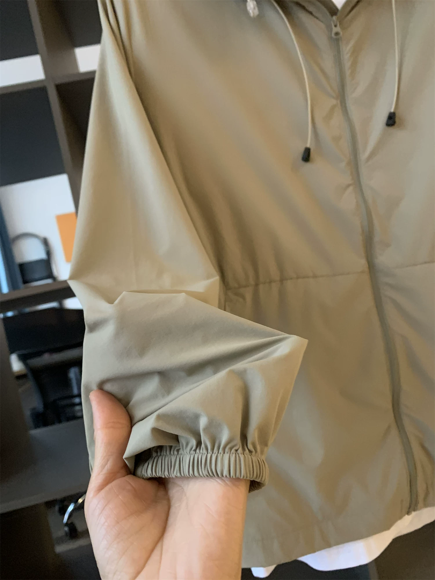 Don Quixote Pure Yuan! Tủ 299! Áo khoác chống nắng có mũ trùm đầu, thoáng khí, co giãn nhẹ dành cho nam.