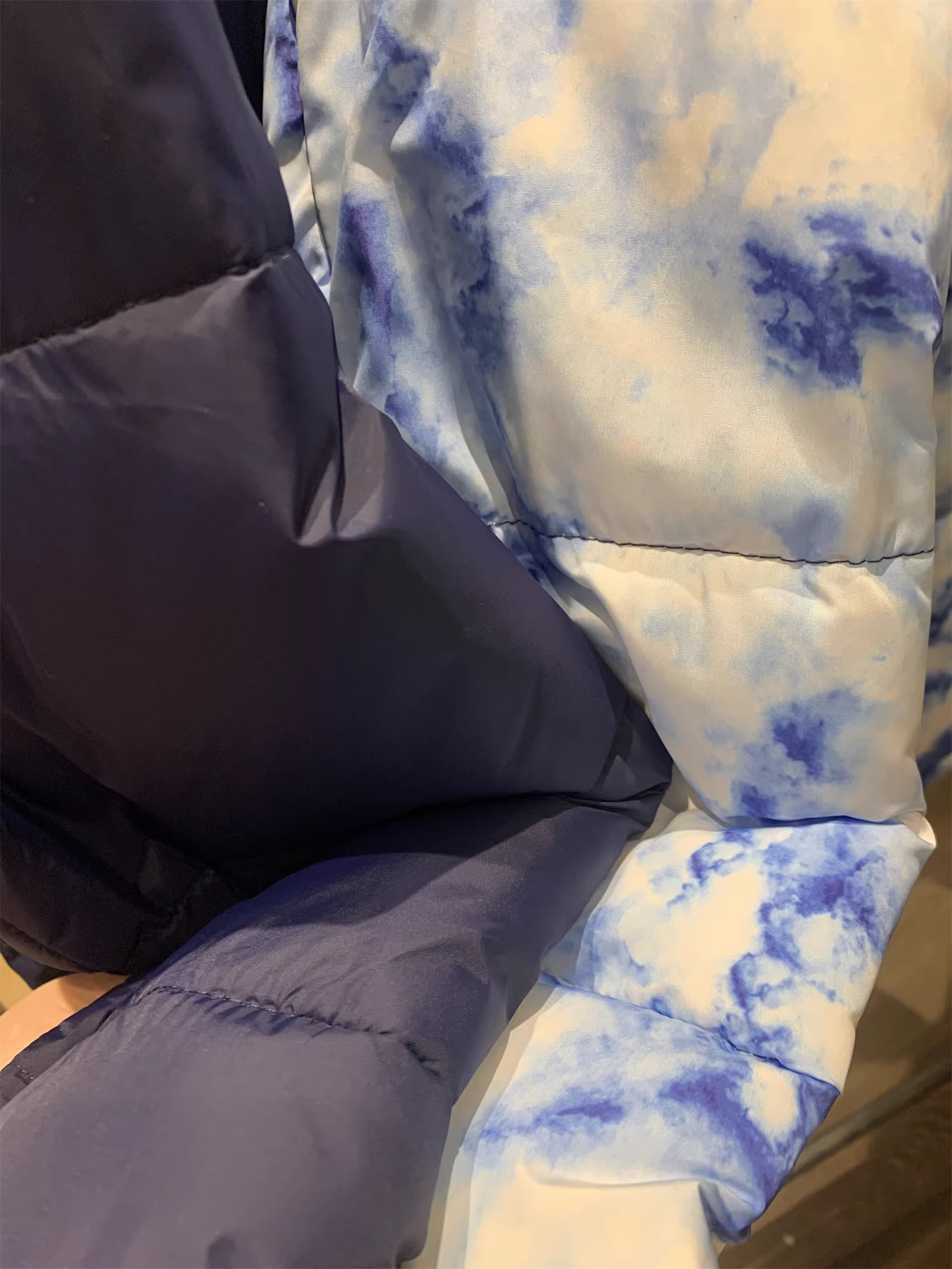 Áo khoác nam cổ đứng in họa tiết phối màu chất liệu cotton dày dặn, mềm mại và ấm áp theo phong cách châu Âu và Mỹ! Mùa thu đông.