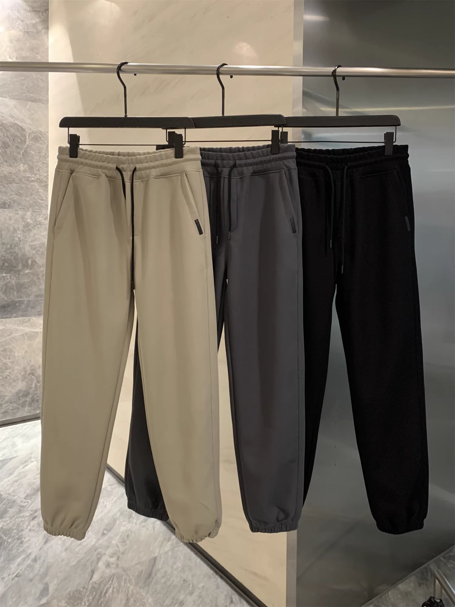 Đơn đặt hàng của công ty Don Quixote ODM! Tinh tế và thân thiện với làn da! Quần jogger nam mùa thu đa năng, quần thể thao thường ngày.