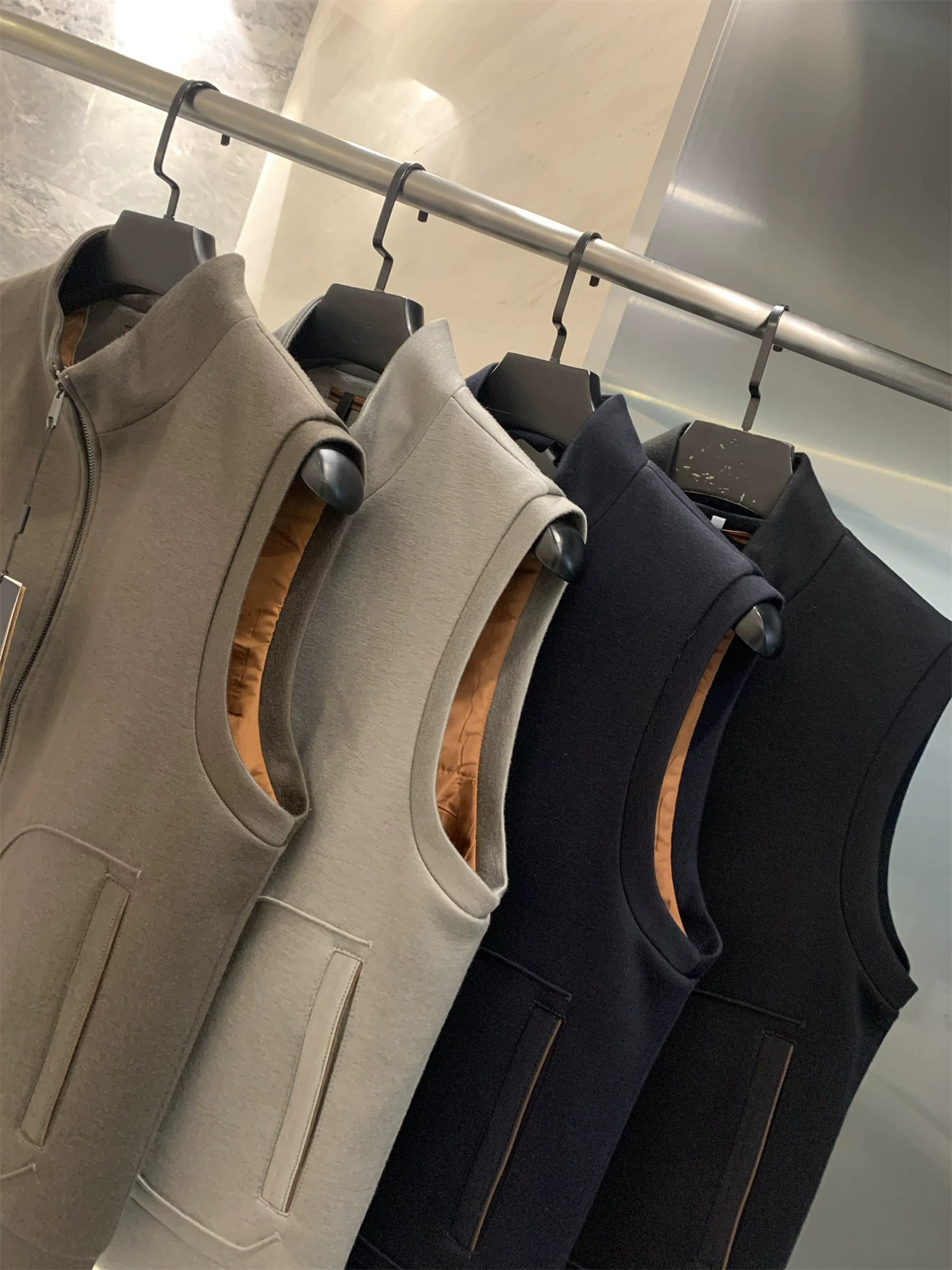 Don Quixote Sự sang trọng theo phong cách Ý! Áo vest dệt kim cổ đứng thông thường được làm từ chất liệu len cừu tổng hợp nhập khẩu.