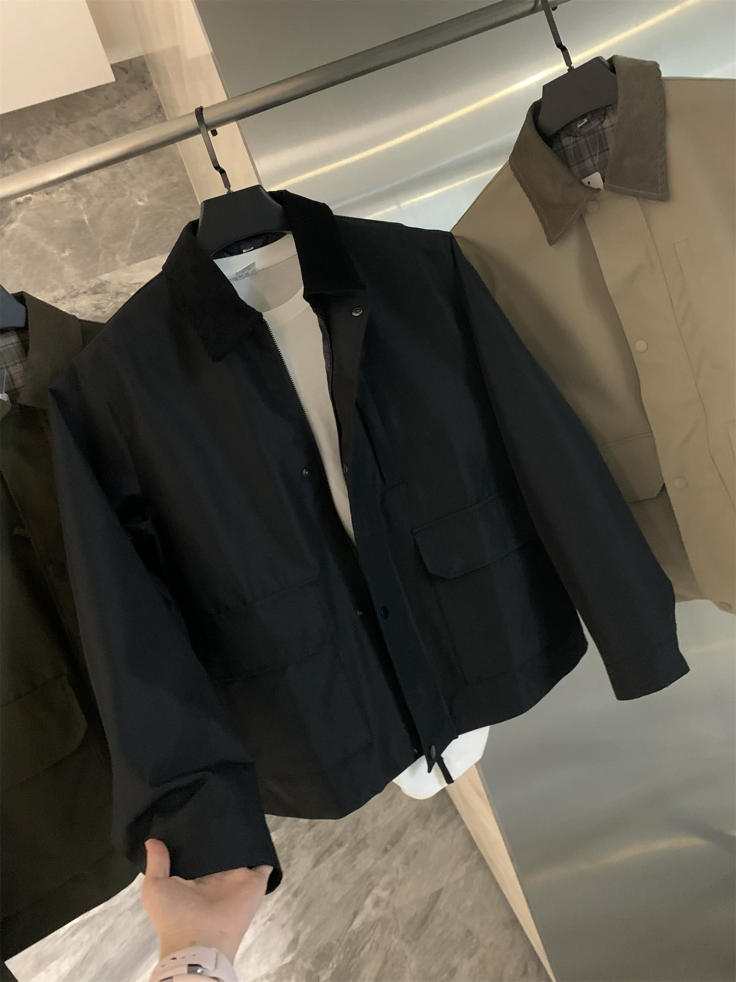 Don Quixote U+ cùng phong cách! Phong cách cặp đôi! Áo khoác dáng rộng kiểu Mỹ, chất liệu sợi thô đã qua xử lý, kiểu dáng công sở.