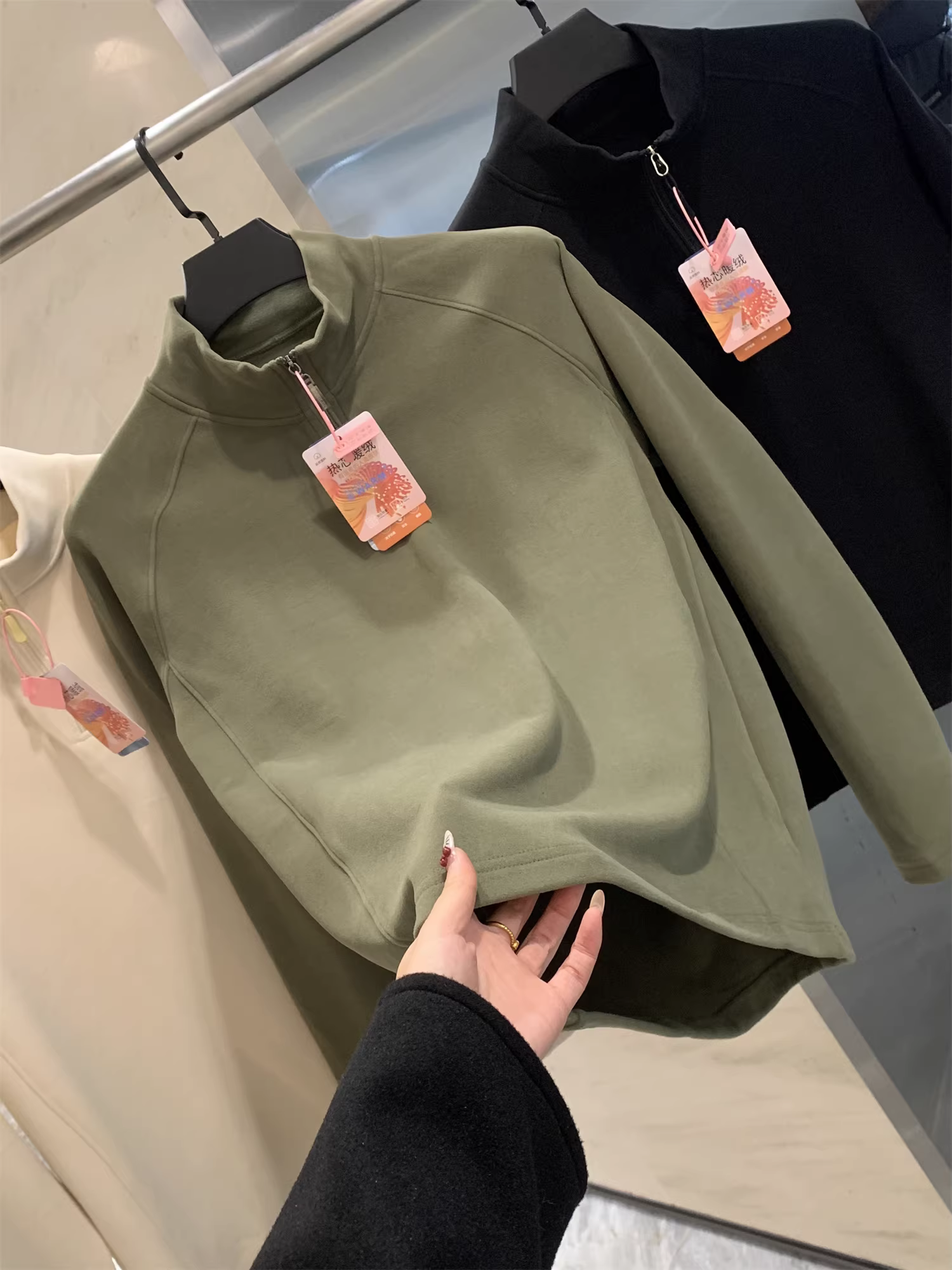 Don Quixote ODM sản phẩm tốt! Áo nỉ lông cừu đa năng, thân thiện với da và ấm áp! Áo nỉ đơn giản, thoải mái dành cho nam giới trong mùa thu và mùa đông.