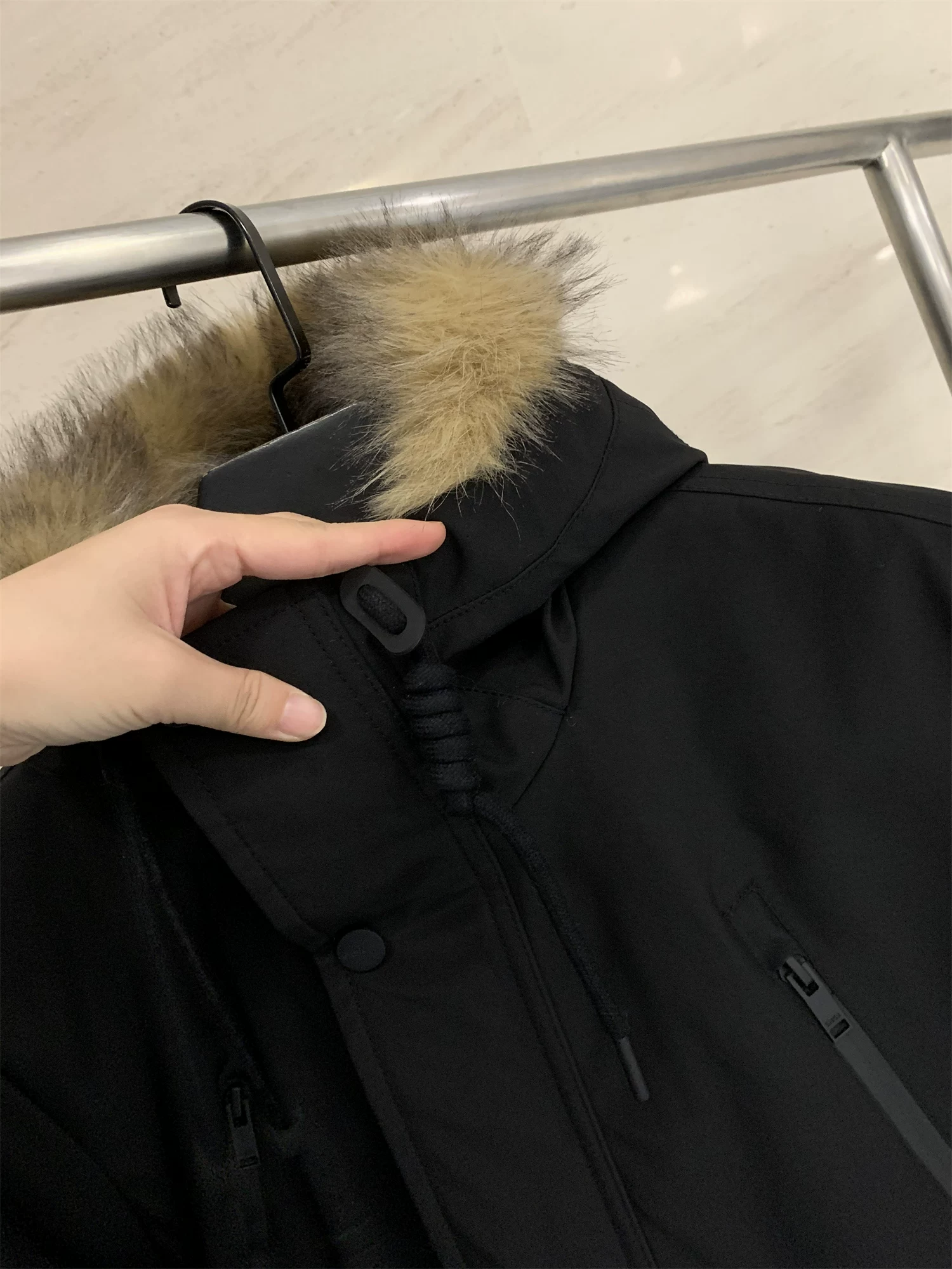 Don Quixote đến Đông Âu! Chất lượng cao cấp! Áo khoác cotton dài trung bình có cổ lông thú tháo rời, dày dặn mùa đông.