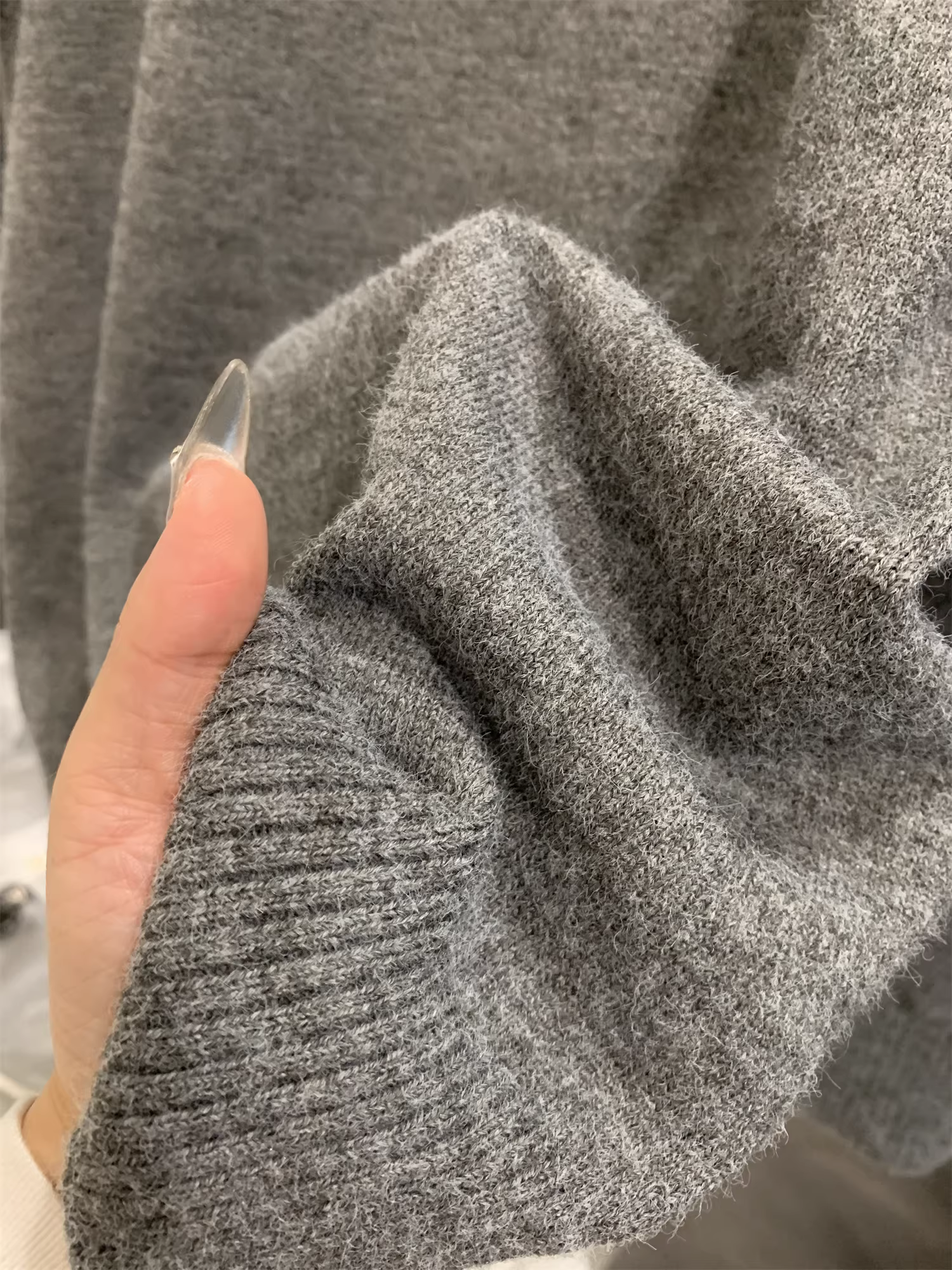 Don Quixote phong cách giản dị kiểu Mỹ! Mềm mại và thoải mái! Áo len dệt kim cổ Henry dáng rộng màu trơn dành cho nam.