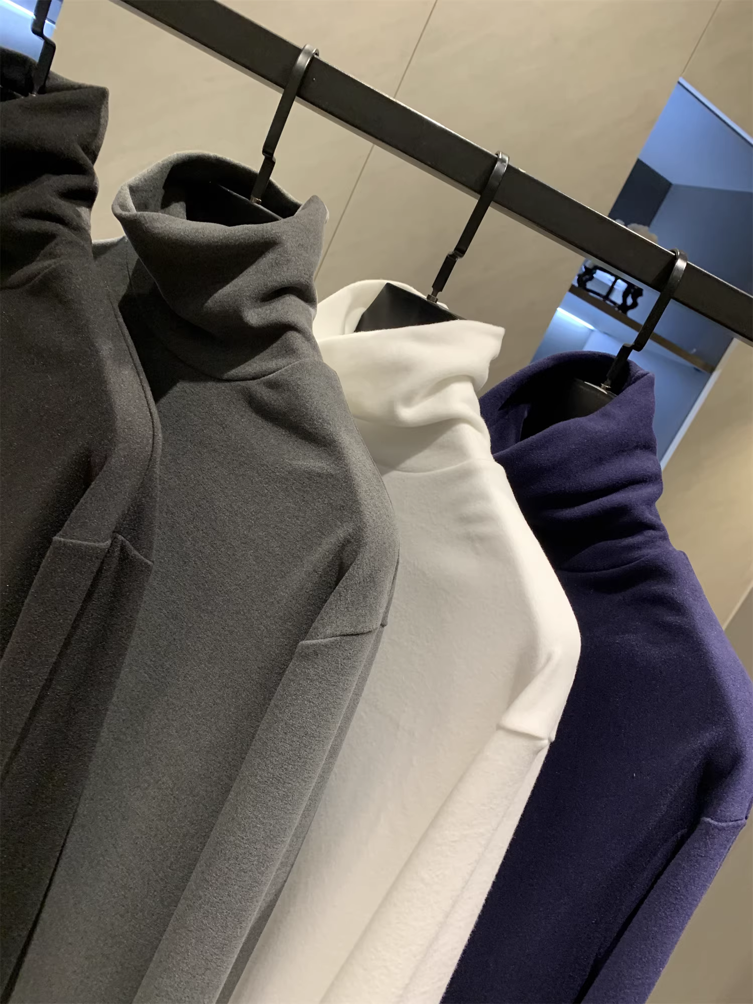 Công nghệ tự sưởi ấm của Don Quixote! Áo thun nam cổ cao giữ nhiệt liền mạch bằng nhung Đức hai mặt mùa thu đông.