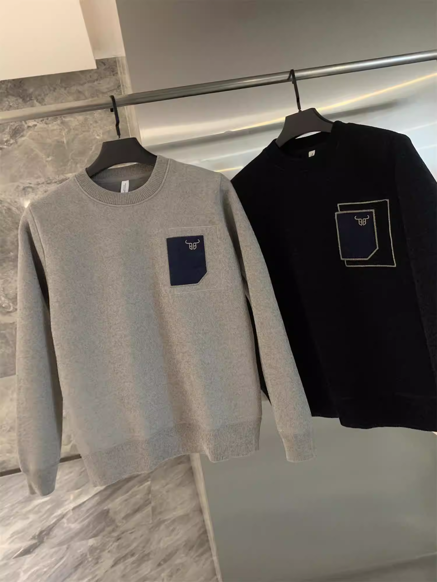 Áo len Don Quixote lót lông cừu và chất liệu chenille dày dặn! Áo len nam cổ tròn đa năng, phong cách thường ngày, hợp thời trang cho mùa thu đông