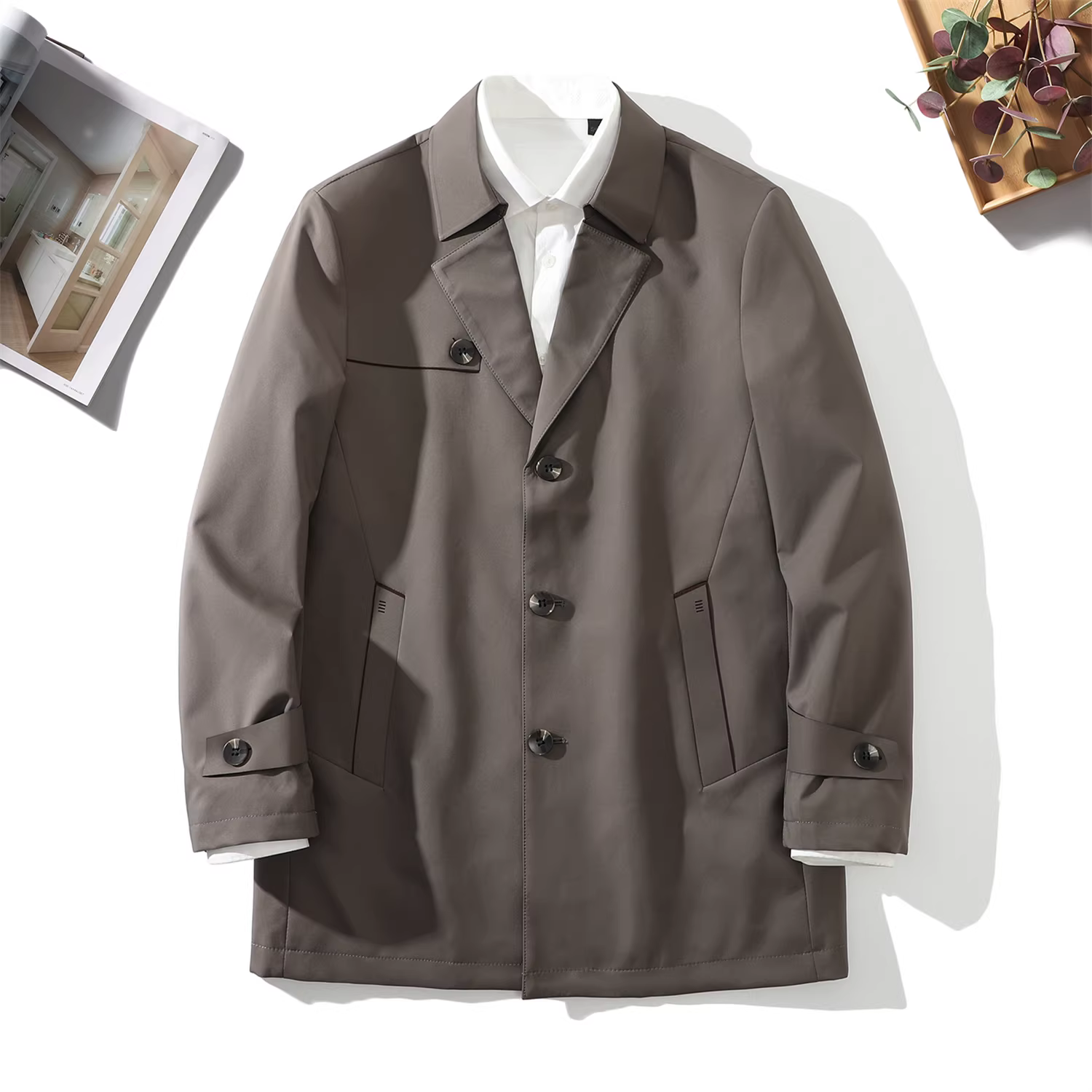 Don Quixote, phong cách Anh! Áo khoác trench coat dáng dài trung bình, chất liệu chống gió và chống nước, kiểu dáng lịch sự nhưng vẫn thoải mái.