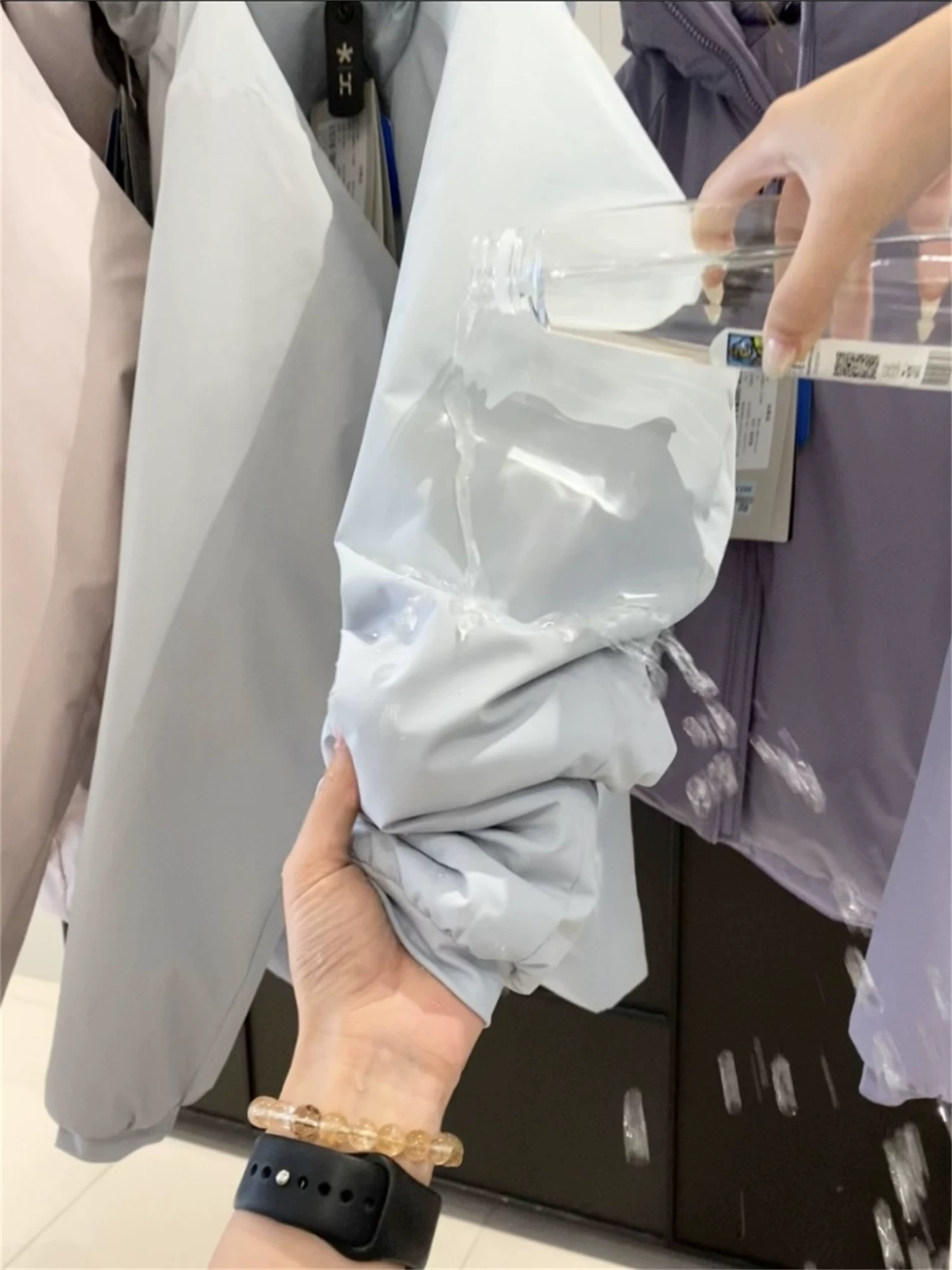 Don Quixote rất ấm áp! Áo khoác cotton nhẹ, chống gió và chống nước mùa thu đông, có lớp lót lông cừu để giữ ấm.