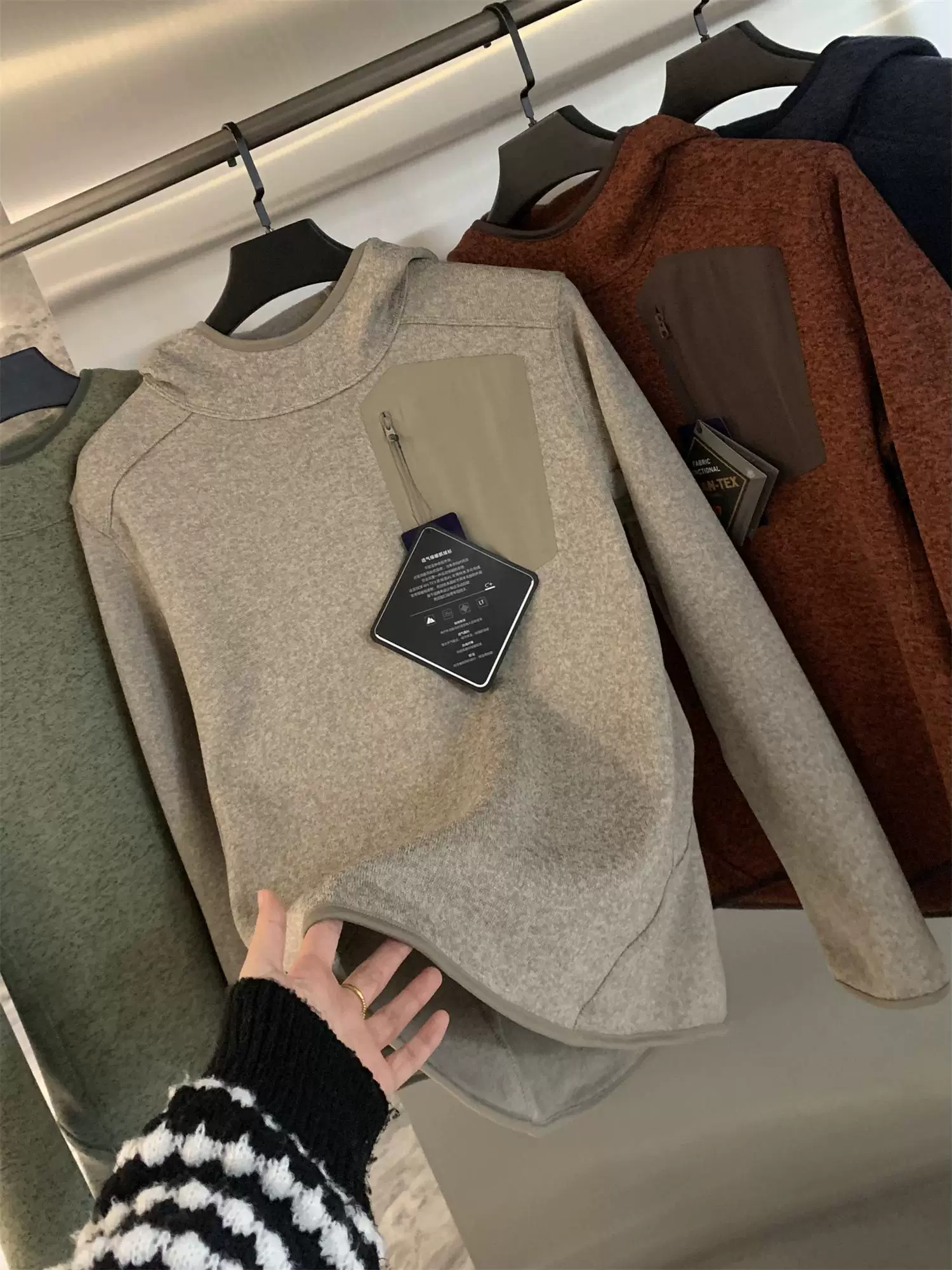 Áo len dệt hoa Don Quixote tích hợp lông cừu! Áo len dài tay có mũ trùm đầu dày dặn có lót lông cừu dành cho nam ngoài trời hợp thời trang