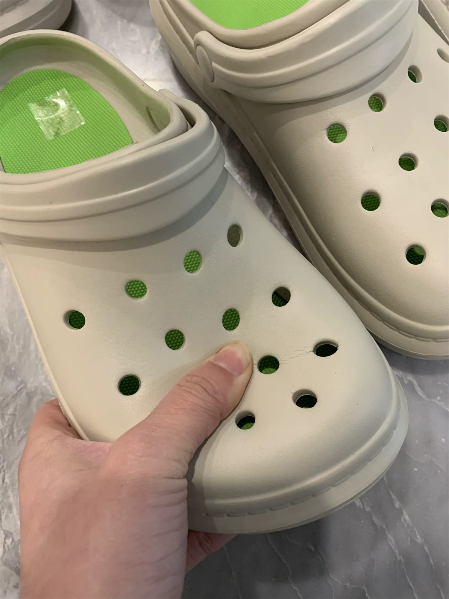 Giảm giá Don Quixote! Món đồ không thể thiếu cho các cặp đôi mùa hè! Giày đi biển đế mềm một mảnh EVA, kiểu guốc.