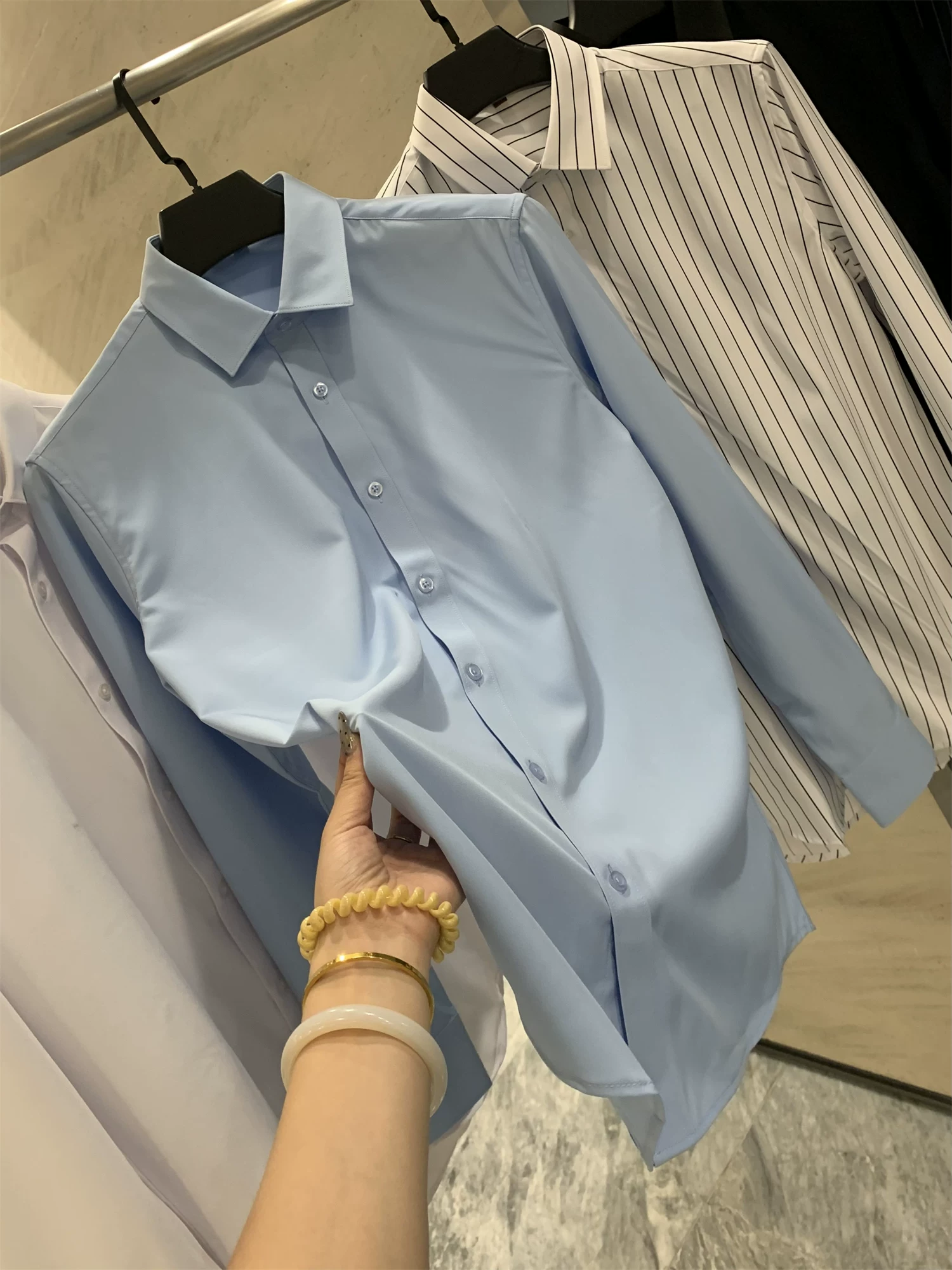 Đơn đặt hàng của công ty Don Quixote ODM! Độ đàn hồi cao và khả năng chống nhăn! Áo sơ mi nam mùa thu màu trơn, kiểu dáng đa năng, tay dài, theo xu hướng.