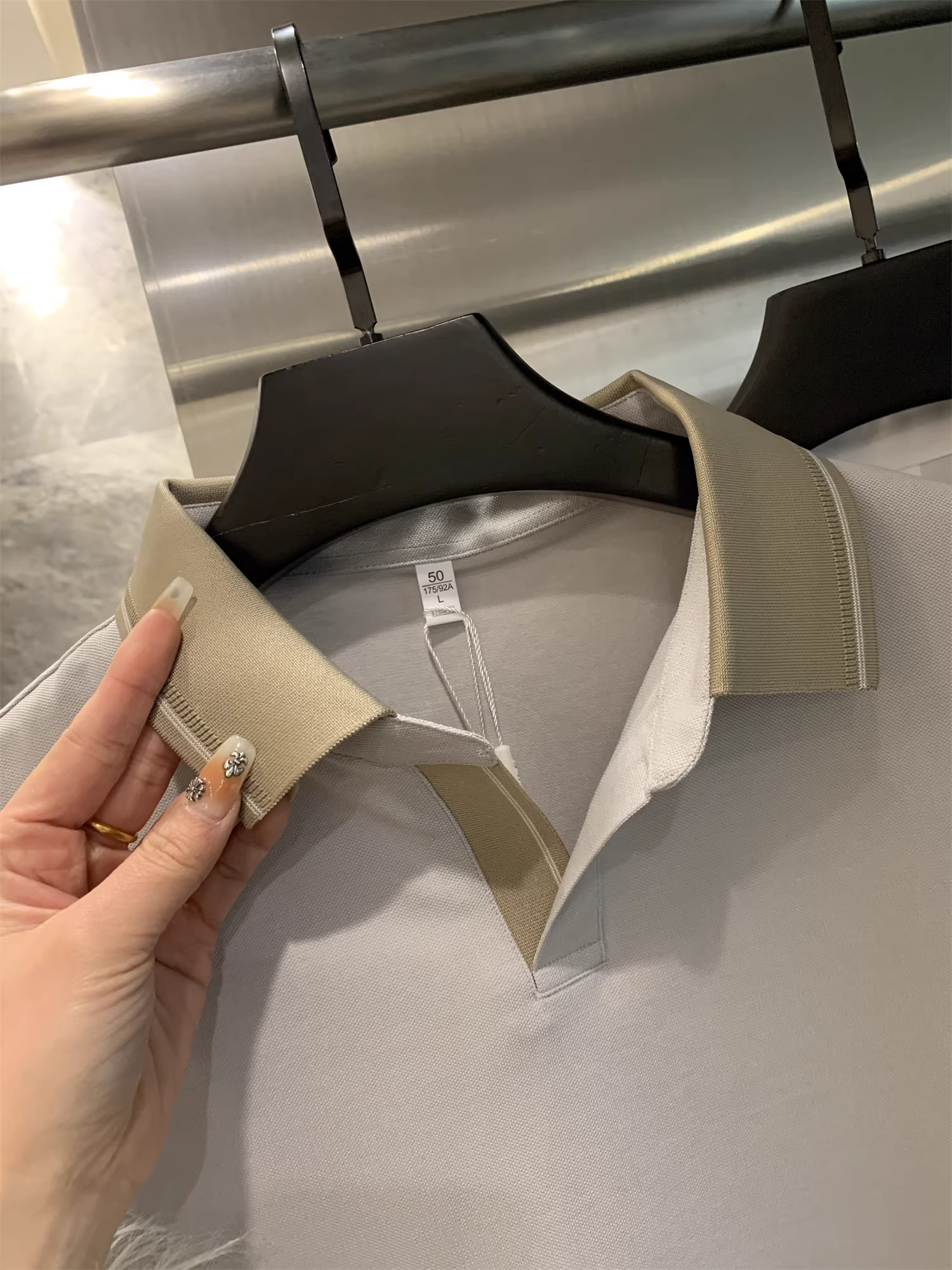 Lợi ích của người hâm mộ Don Quixote! Áo sơ mi POLO ngắn tay mùa hè bằng vải lanh acetate, tơ tằm dệt kim, tinh tế và thoáng khí dành cho nam giới.