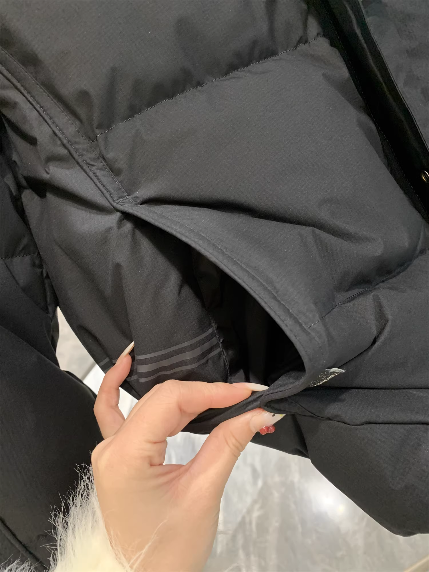 Áo khoác phao Don Quixote dày dặn với 90% lông vũ trắng! Áo khoác phao chống lạnh mùa đông, có mũ trùm đầu tháo rời, cổ đứng, tay raglan dành cho nam.