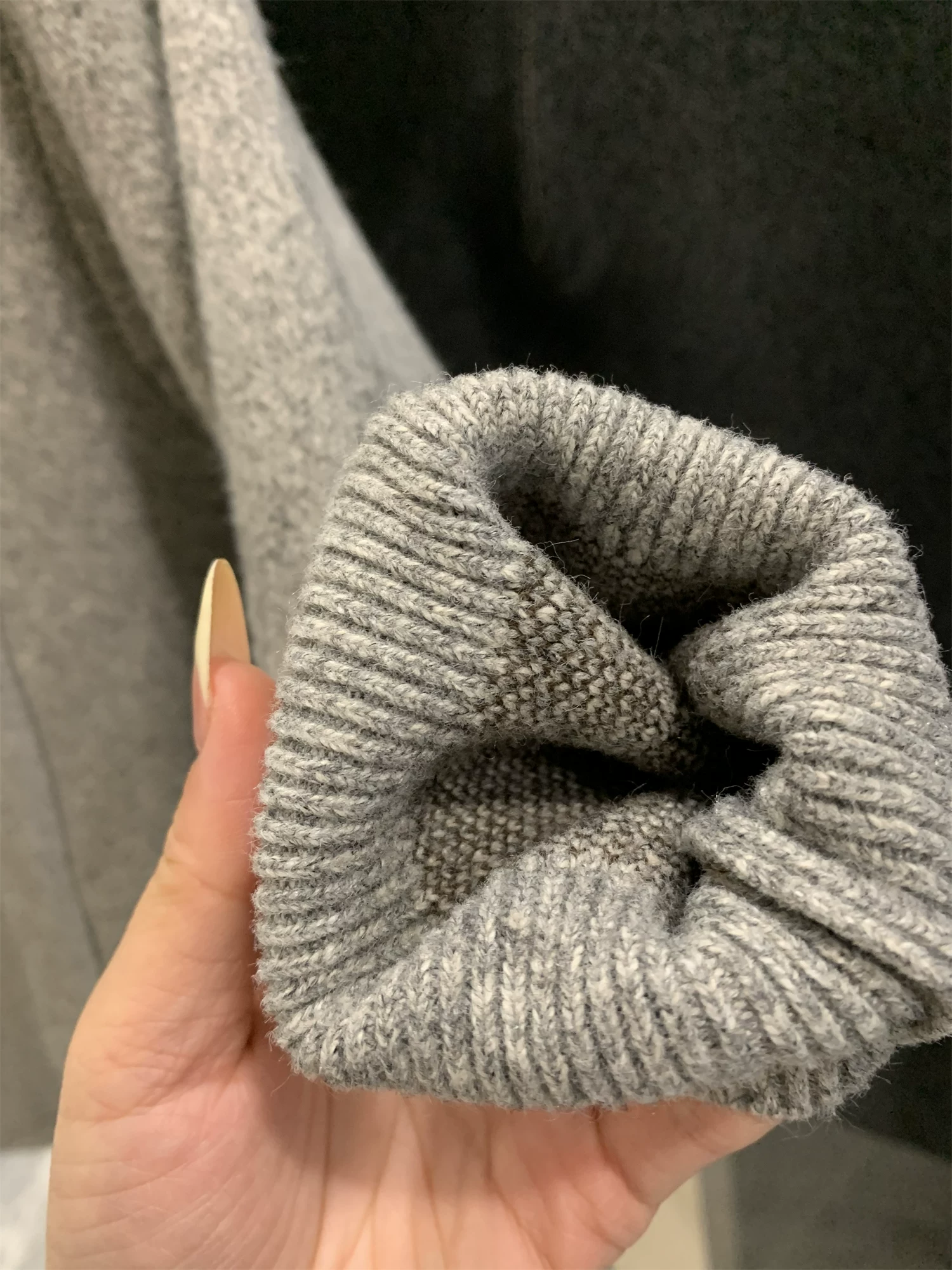 Áo len nam cao cấp phong cách Don Quixote cổ điển! Mềm mại và tinh tế! Áo len dệt kim cổ đứng nửa khóa kéo mùa thu đông.